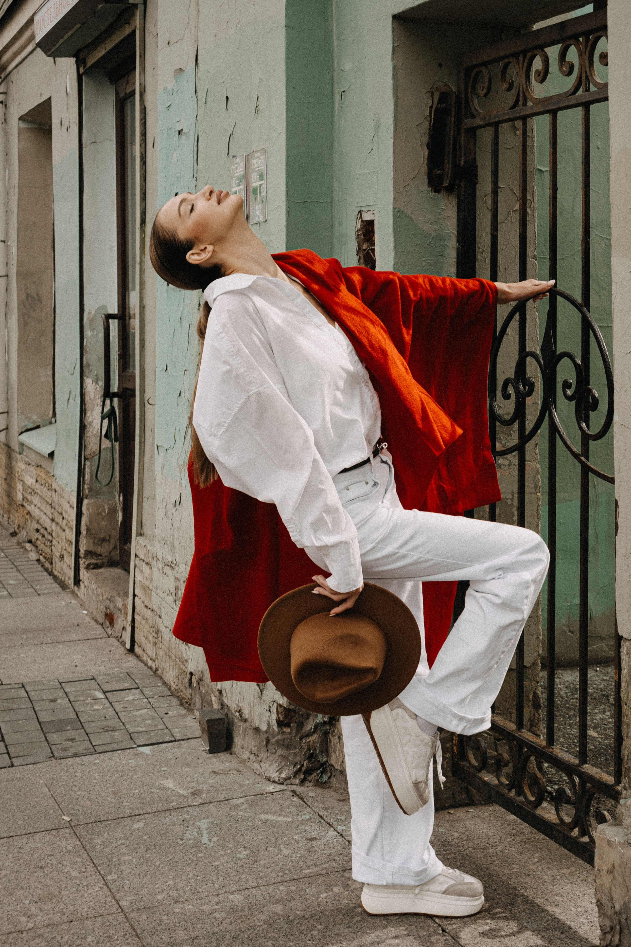 МЫ ГУЛЯЛИ ПРО КРЫШАМ ПИТЕРА. Профессиональный фотограф, Санкт-Петербург — Виктория Богомолова