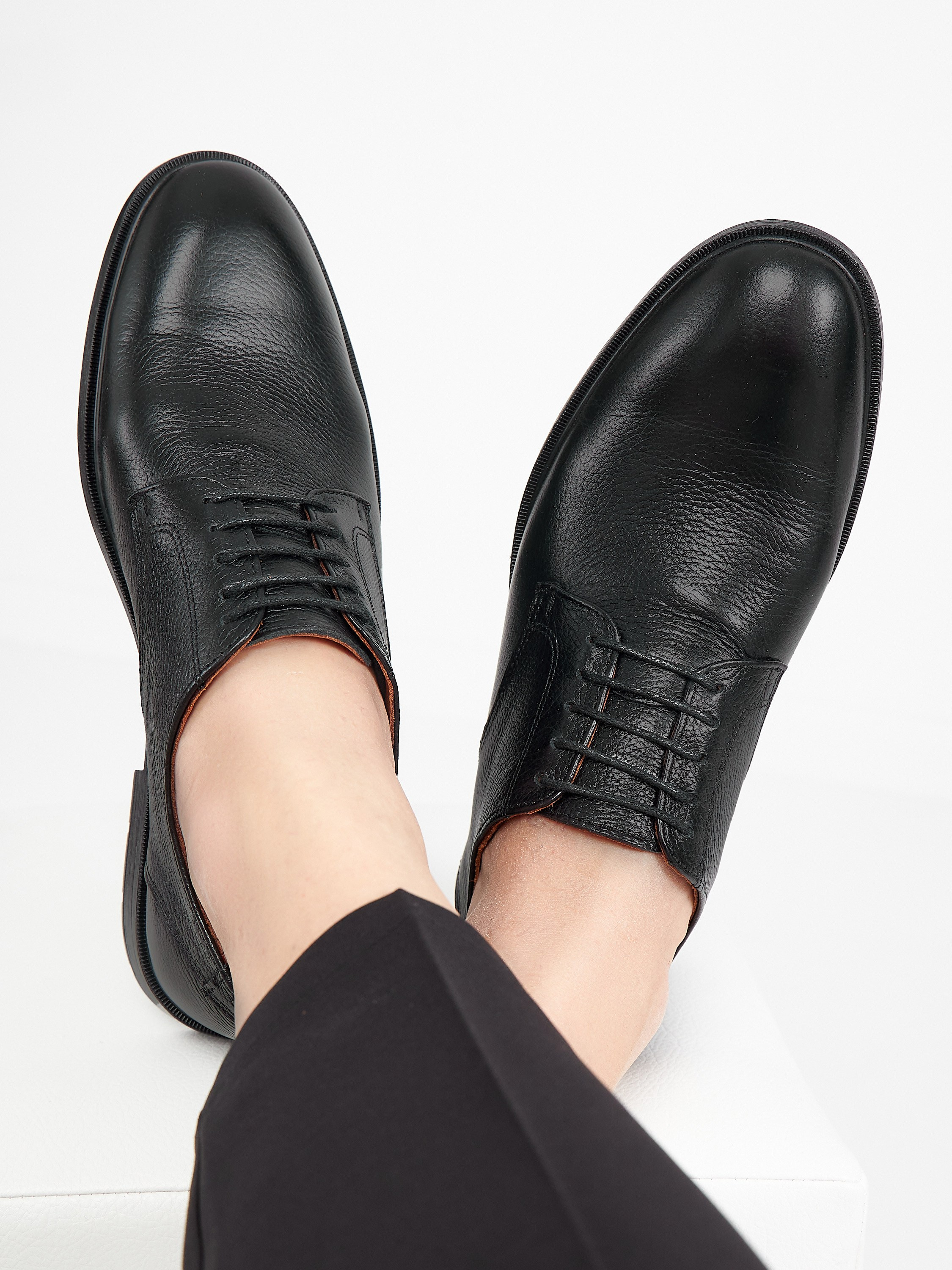 Фотосъемка обуви на модели для маркетплейсов. Алексей Темнов — фотограф в Пятигорске