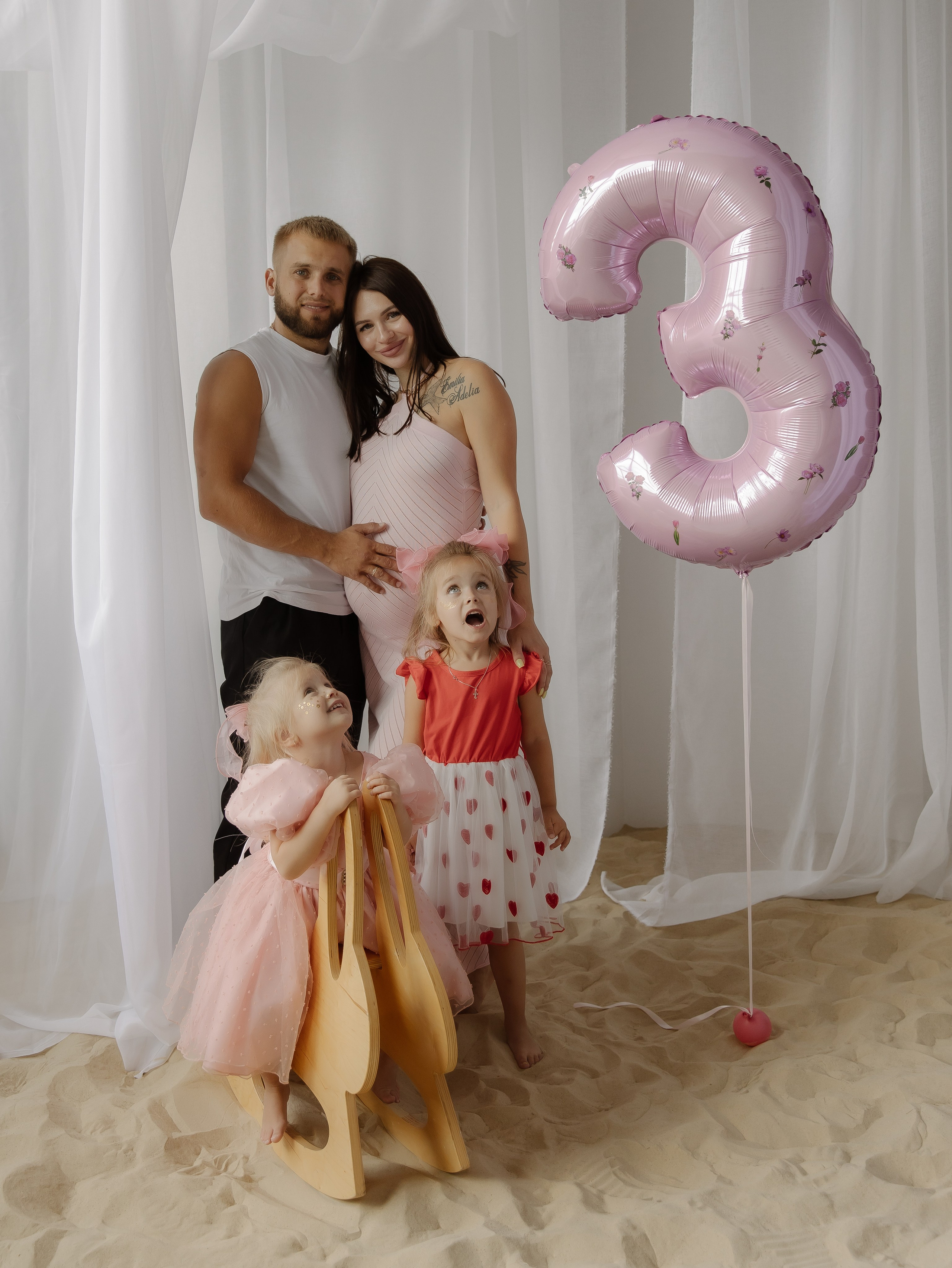 Семейная фотосессия в студии. СВАДЕБНЫЙ ФОТОГРАФ ЧЕЛЯБИНСК