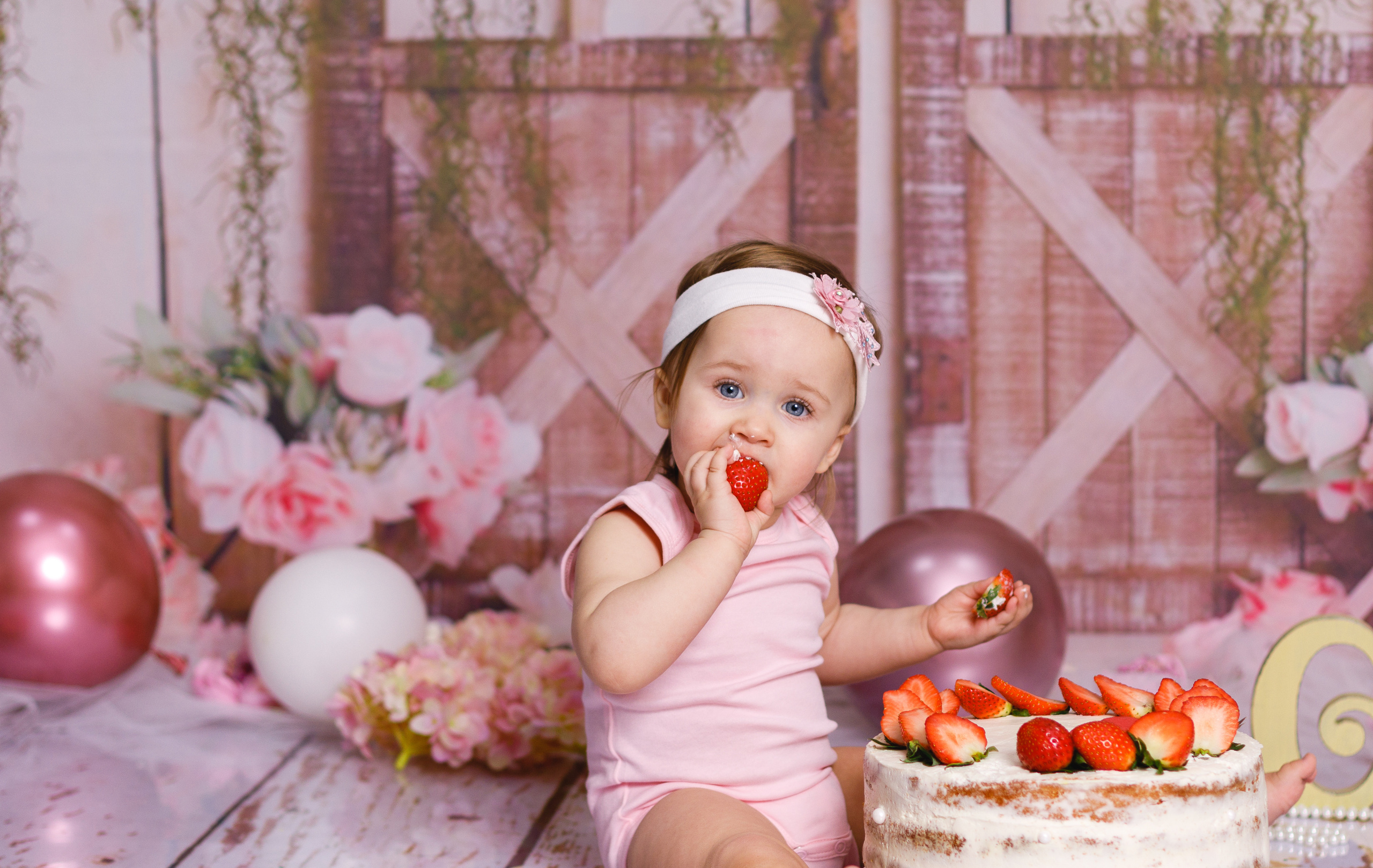 С тортиком. Фотограф новорождённых Псков