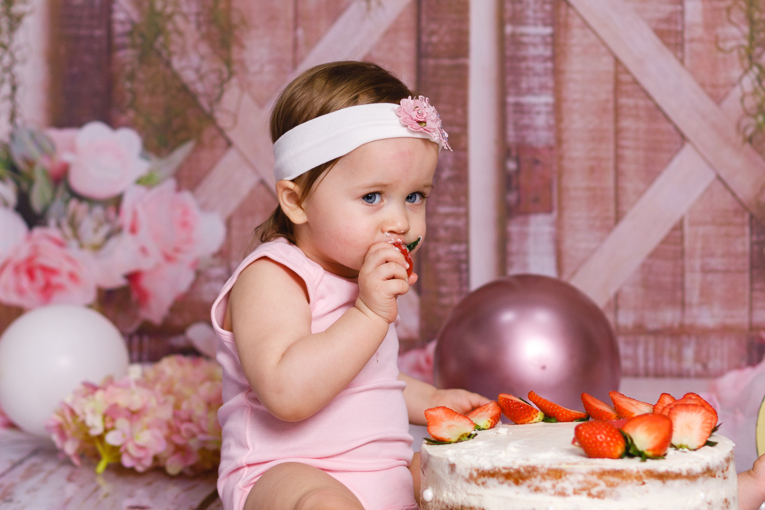 С тортиком. Фотограф новорождённых Псков