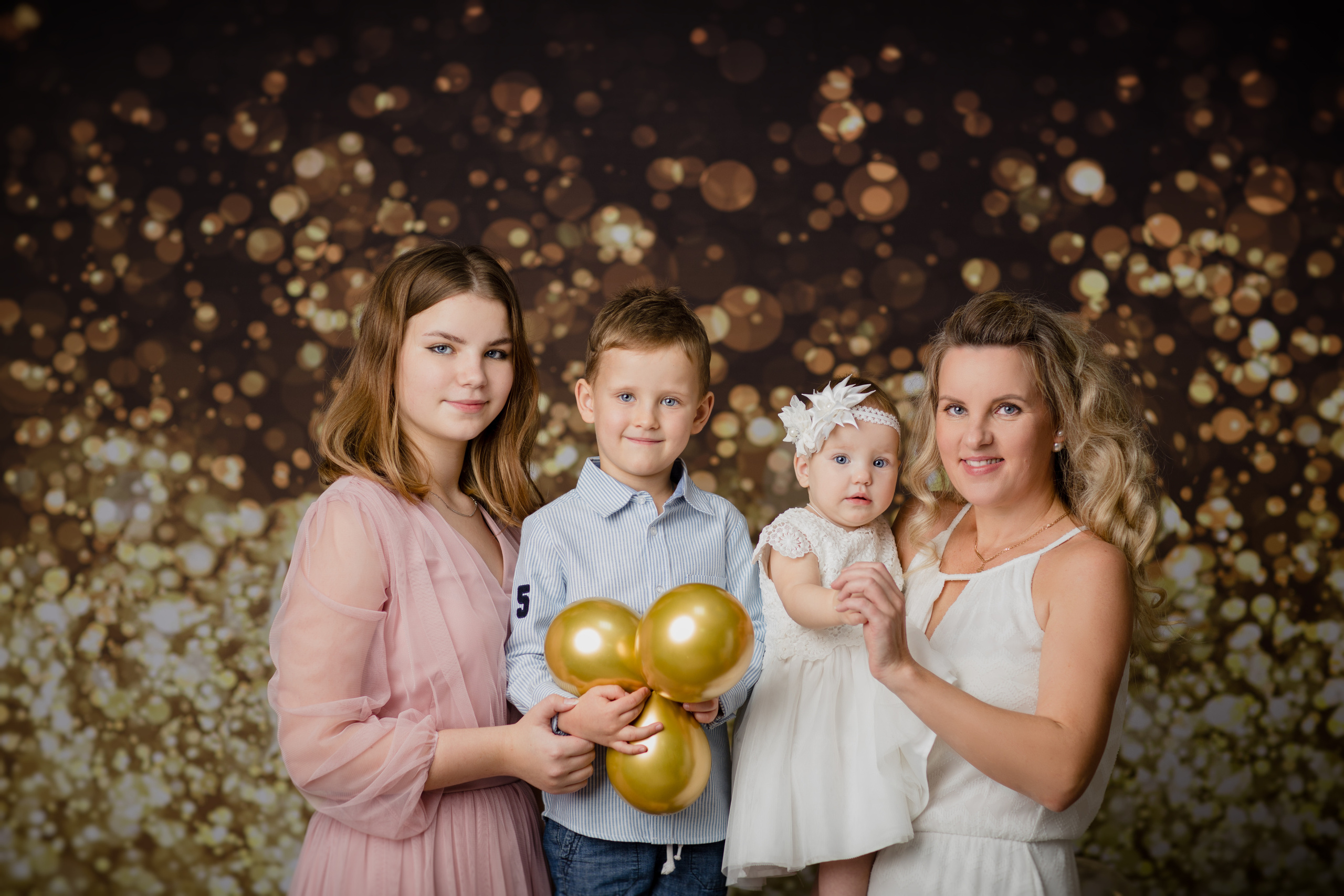 С тортиком. Фотограф новорождённых Псков