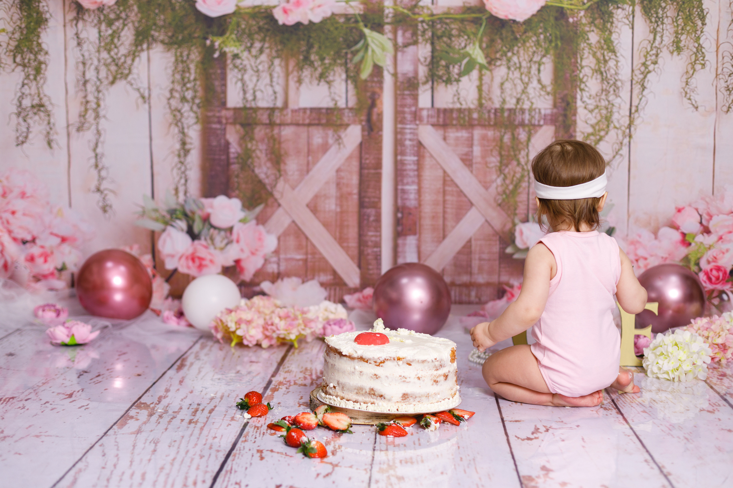 С тортиком. Фотограф новорождённых Псков