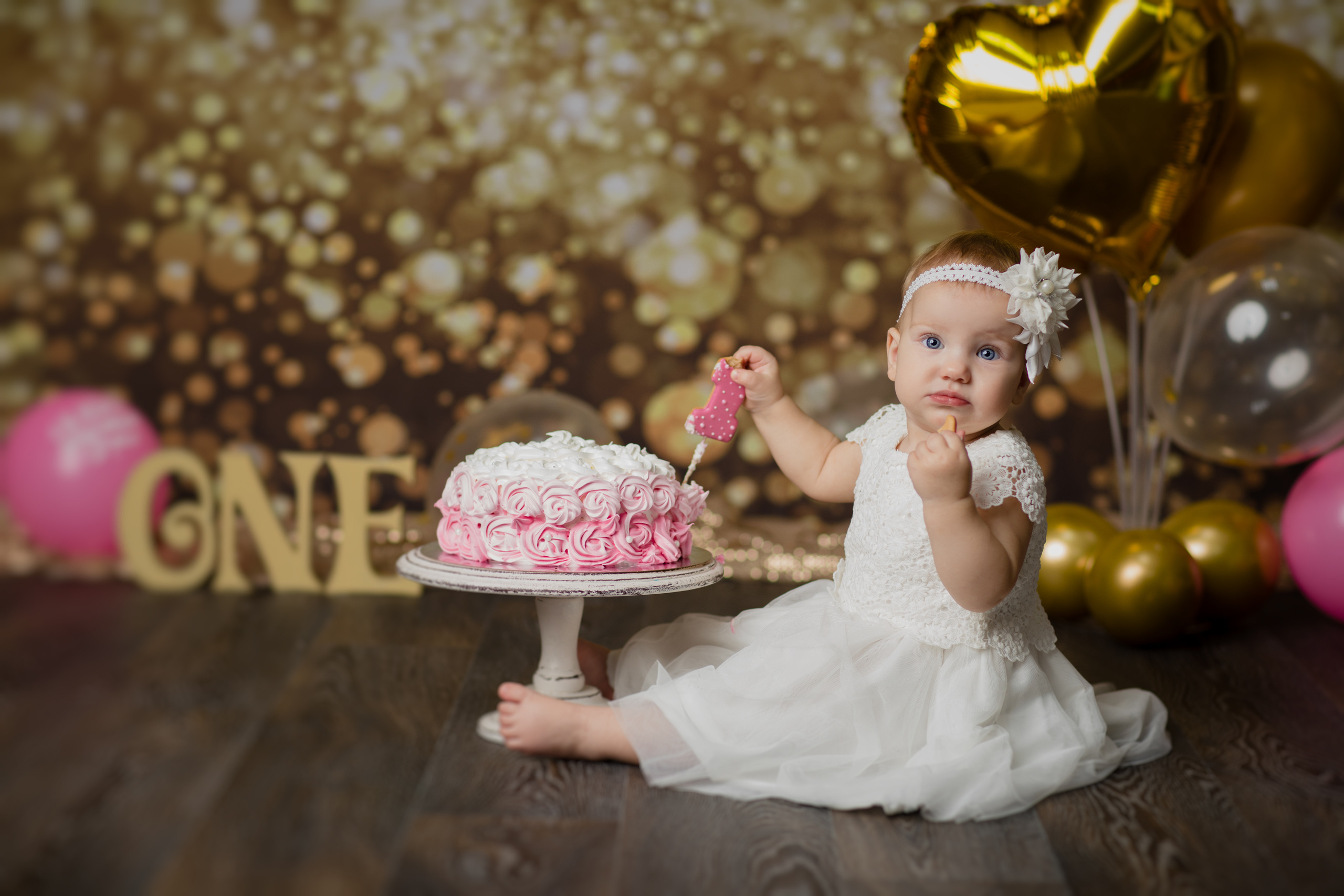 С тортиком. Фотограф новорождённых Псков