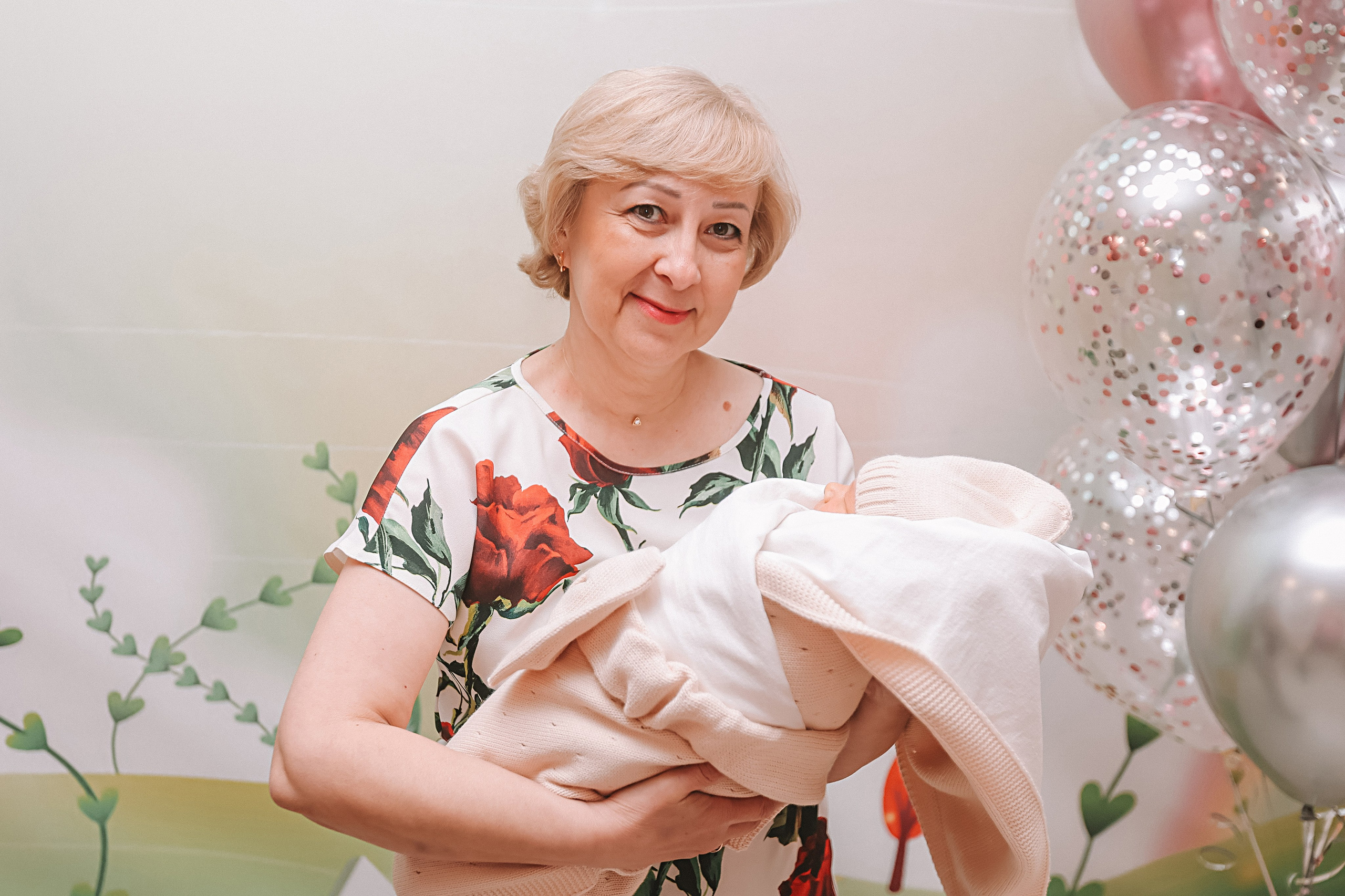 Выписка палата+внизу ПЦЭ. Семейный фотограф Тюмень, фотограф на роды Салмина Мария