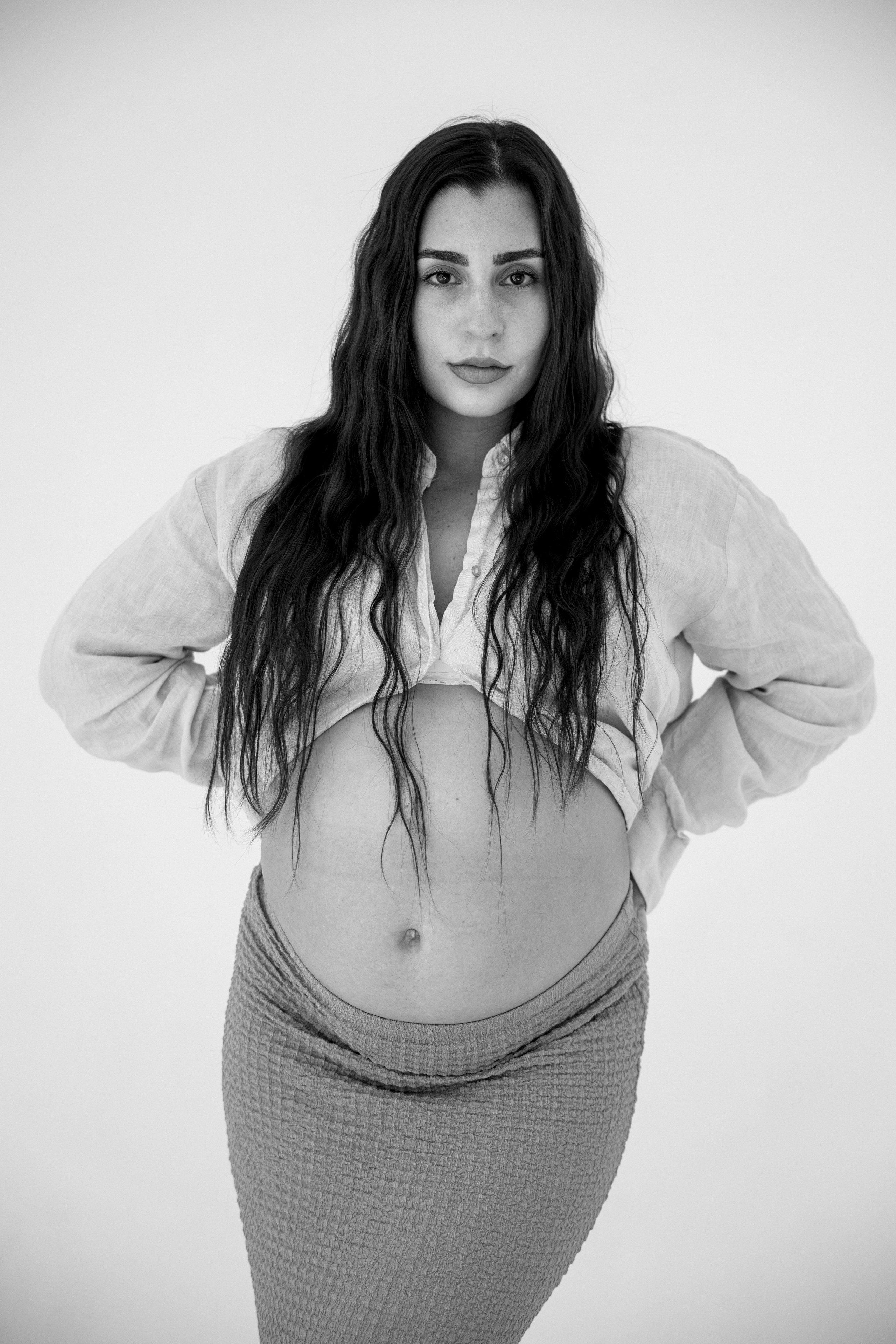 Pregnancy photoshoot inside the Grey Studio. Главная