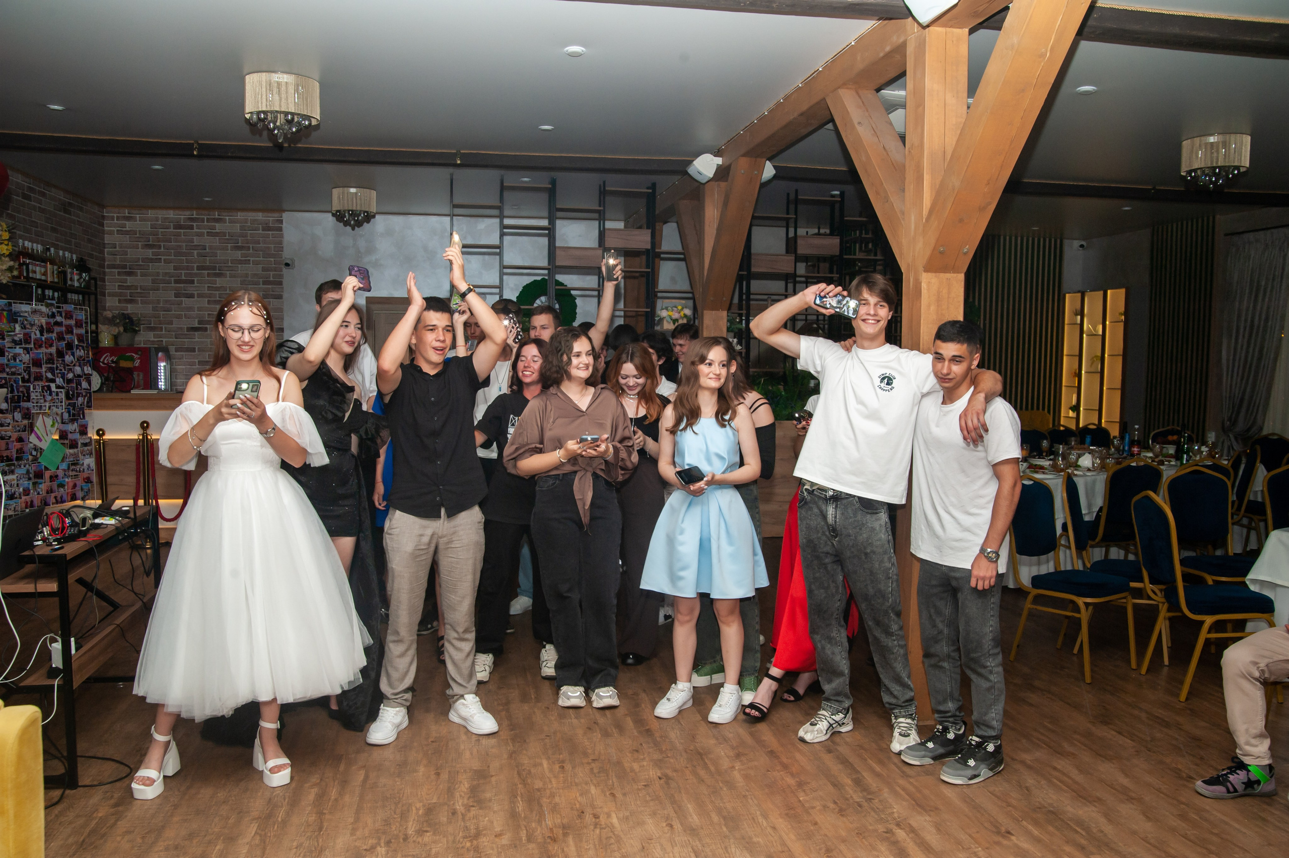 Выпускной МАОУ СОШ № 17 им. Эдуарда Есаяна. Свадебный и семейный фотограф Денис Лукьянов в Краснодаре, Краснодарском крае и Республике Крым