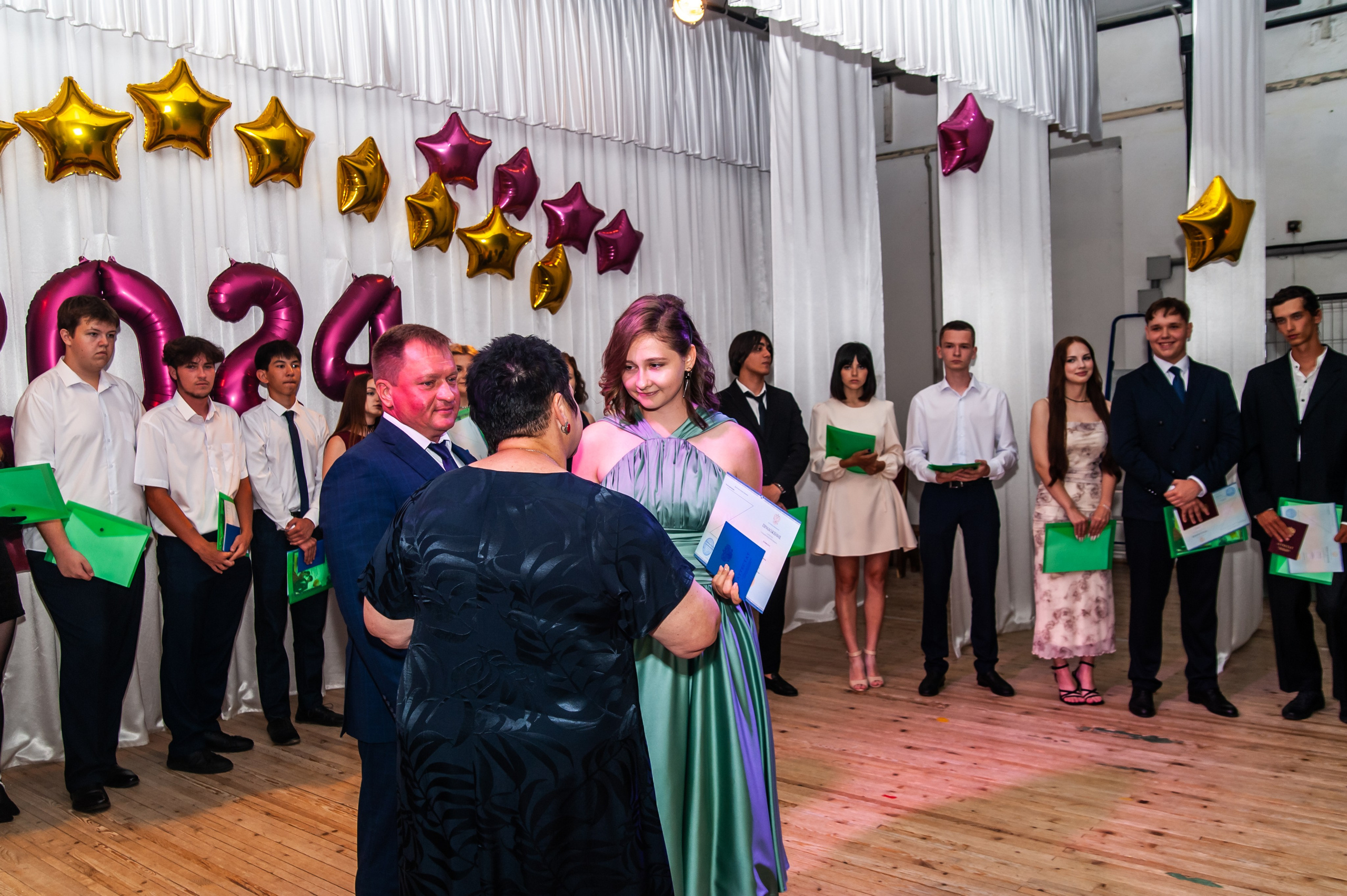 Выпускной МАОУ СОШ № 17 им. Эдуарда Есаяна. Свадебный и семейный фотограф Денис Лукьянов в Краснодаре, Краснодарском крае и Республике Крым