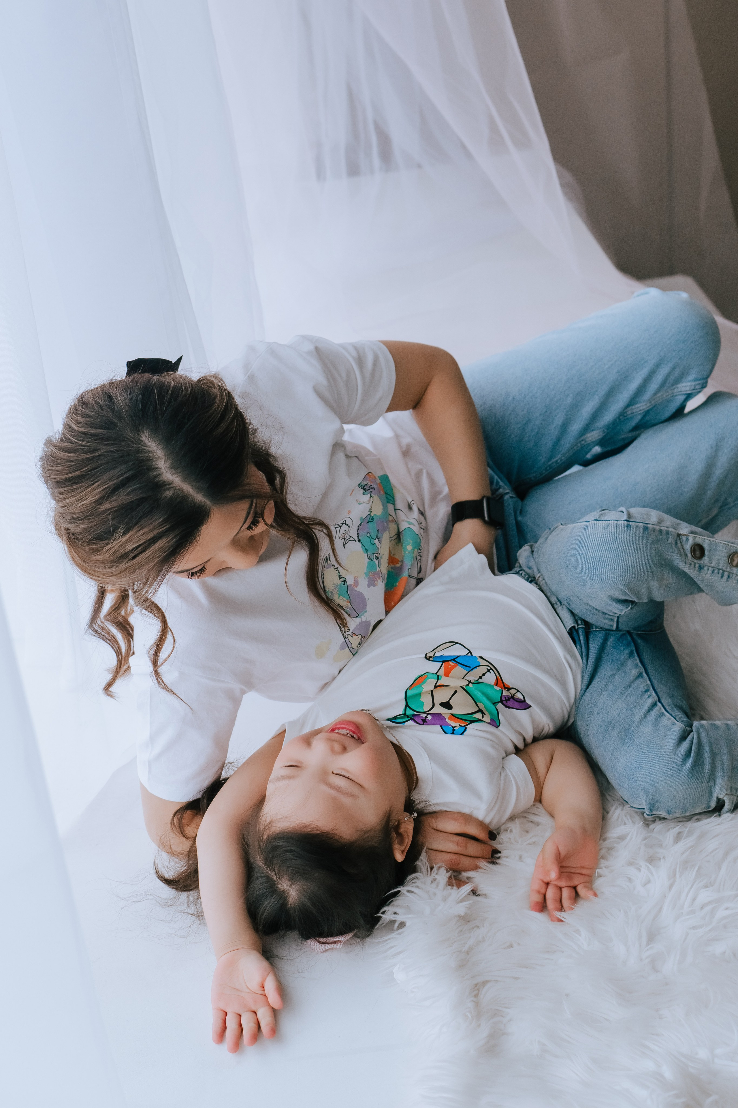 Ира и Аня. Фотограф Ярмишко Дарья. Выпускные фотокниги