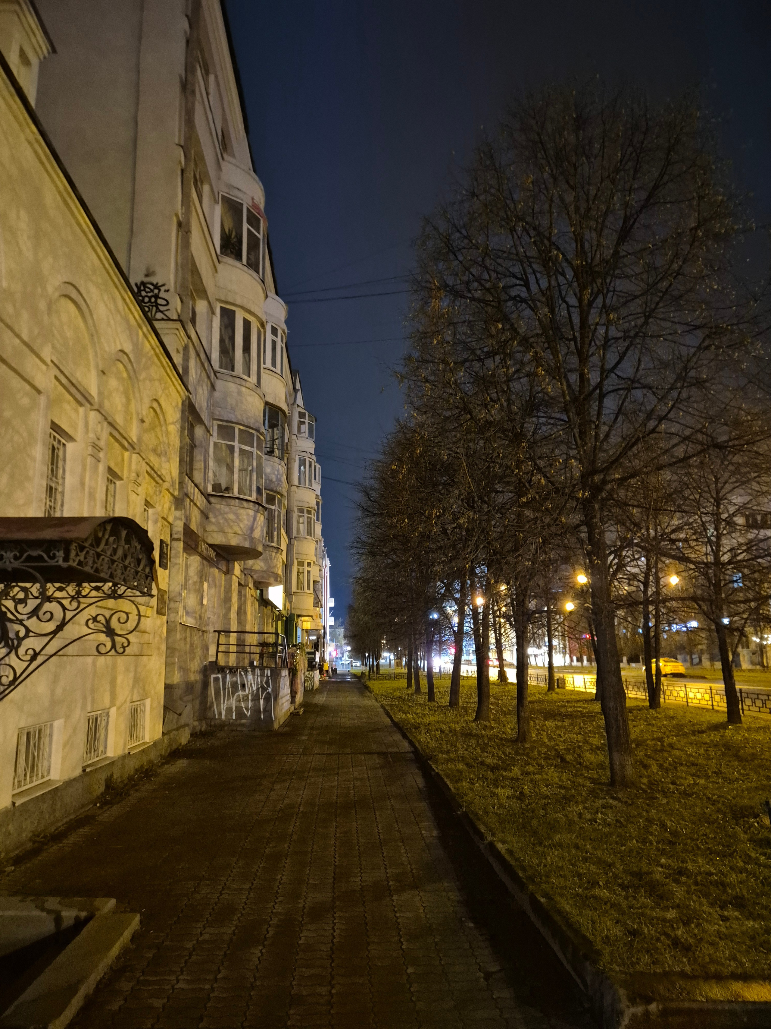 Улица Пушкина, где расположен бар "Фьорд". Год назад был любимым пивным местом, но чем дальше - тем все грустнее и грустнее там