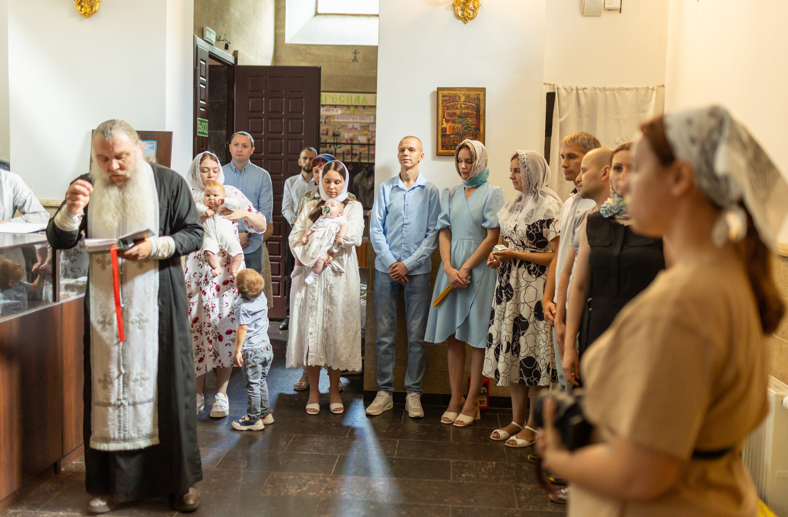 Крещение, Храм во имя Всемилостивого Спаса (на Звёздочке). Фотограф новорожденных. Детский и семейный фотограф Марьяна Юдина