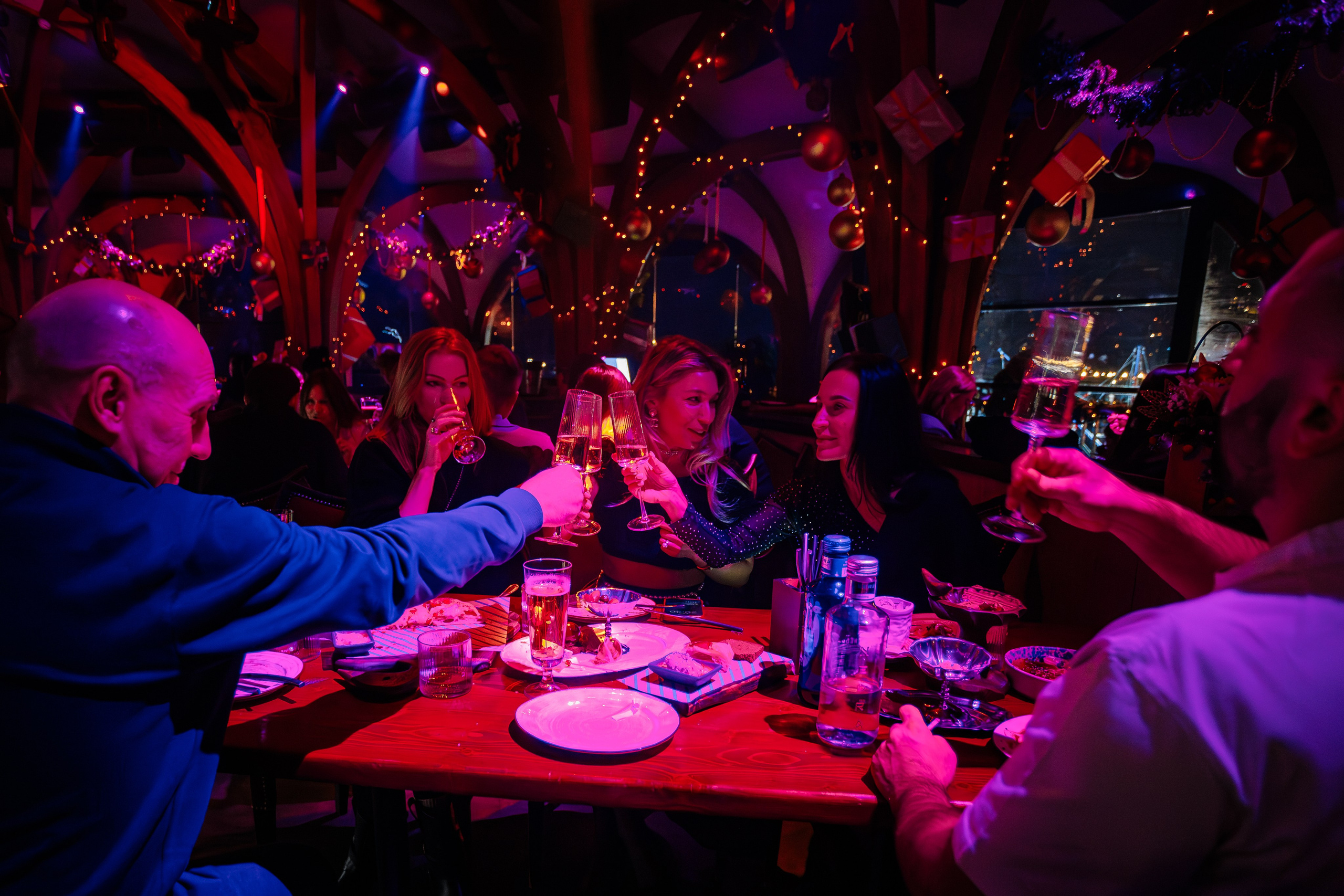 Городской корпоратив в PTIZZA_Ялта_29.12.2025. Аминов Руслан | Фотограф