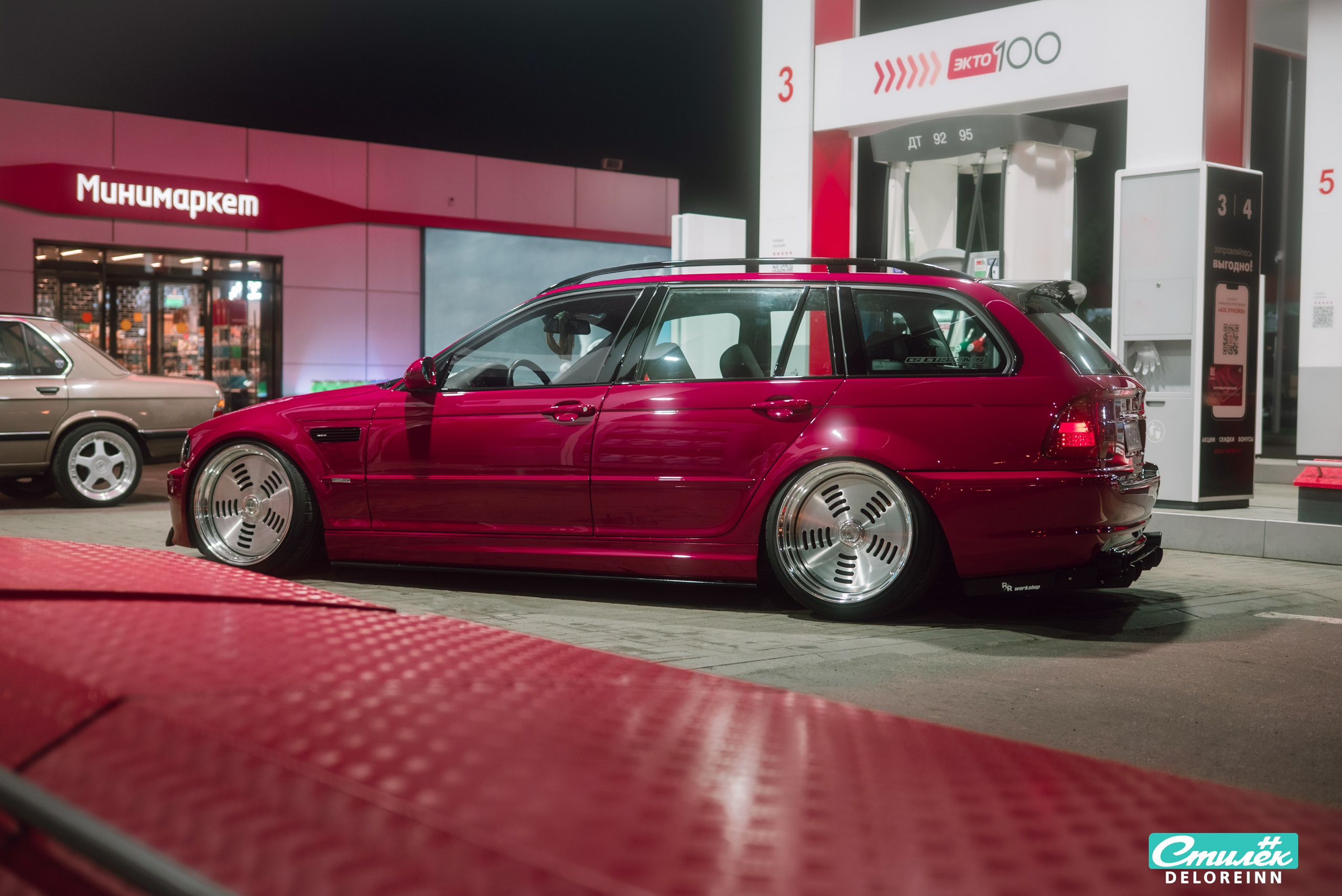 Pink BMW E46 Touring from Finland. DeLorein
