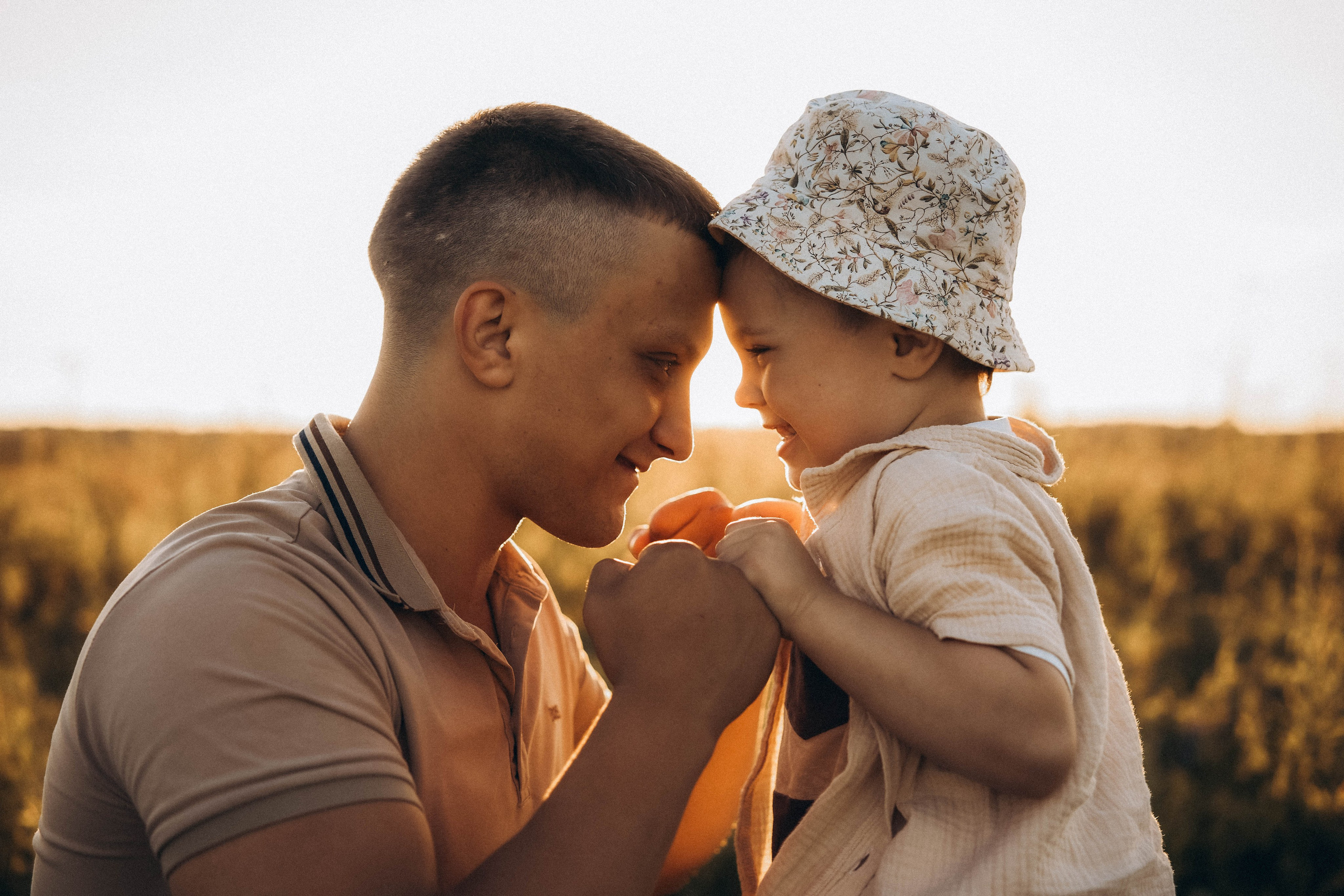 Семейная сьемка в поле на закате. Фотограф Екатеринбург Кокшарова Александра