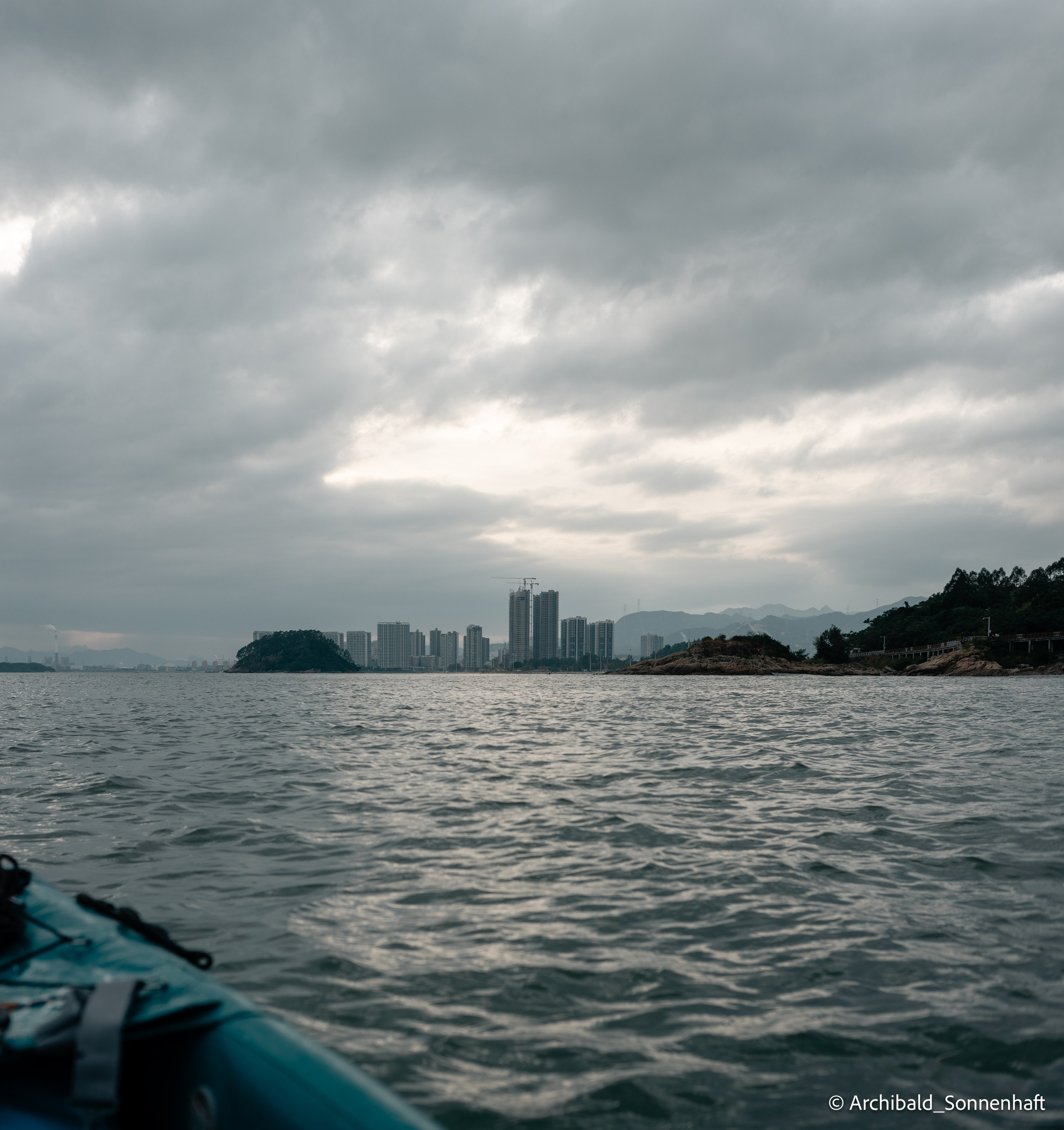 Kayaking in Huizhou, China. Photographer in Guangzhou, China. Archibald Sonnenhaft