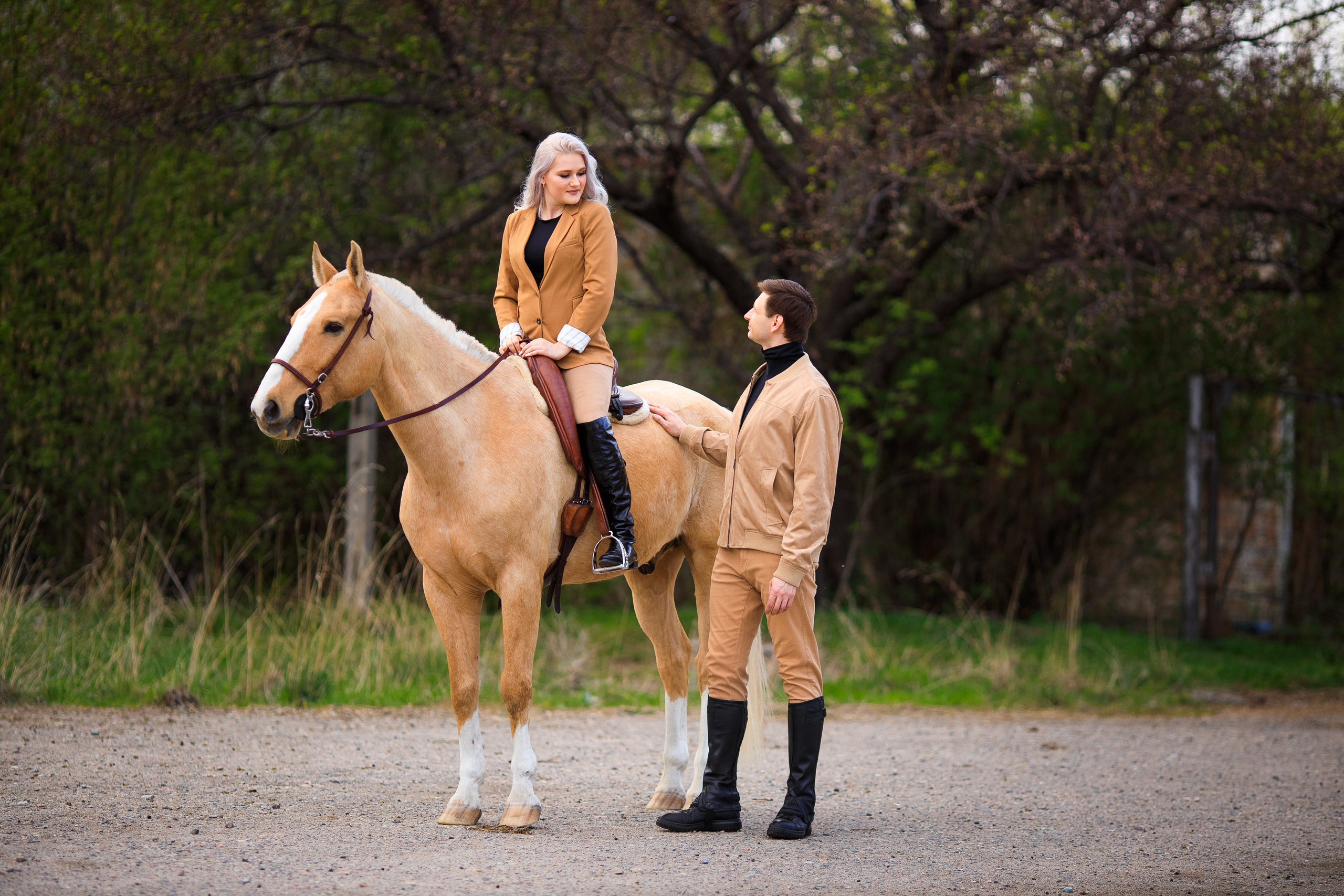LoveStory с лошадью в Алматы. Свадебный и семейный фотограф в Алматы Алексей Балышев