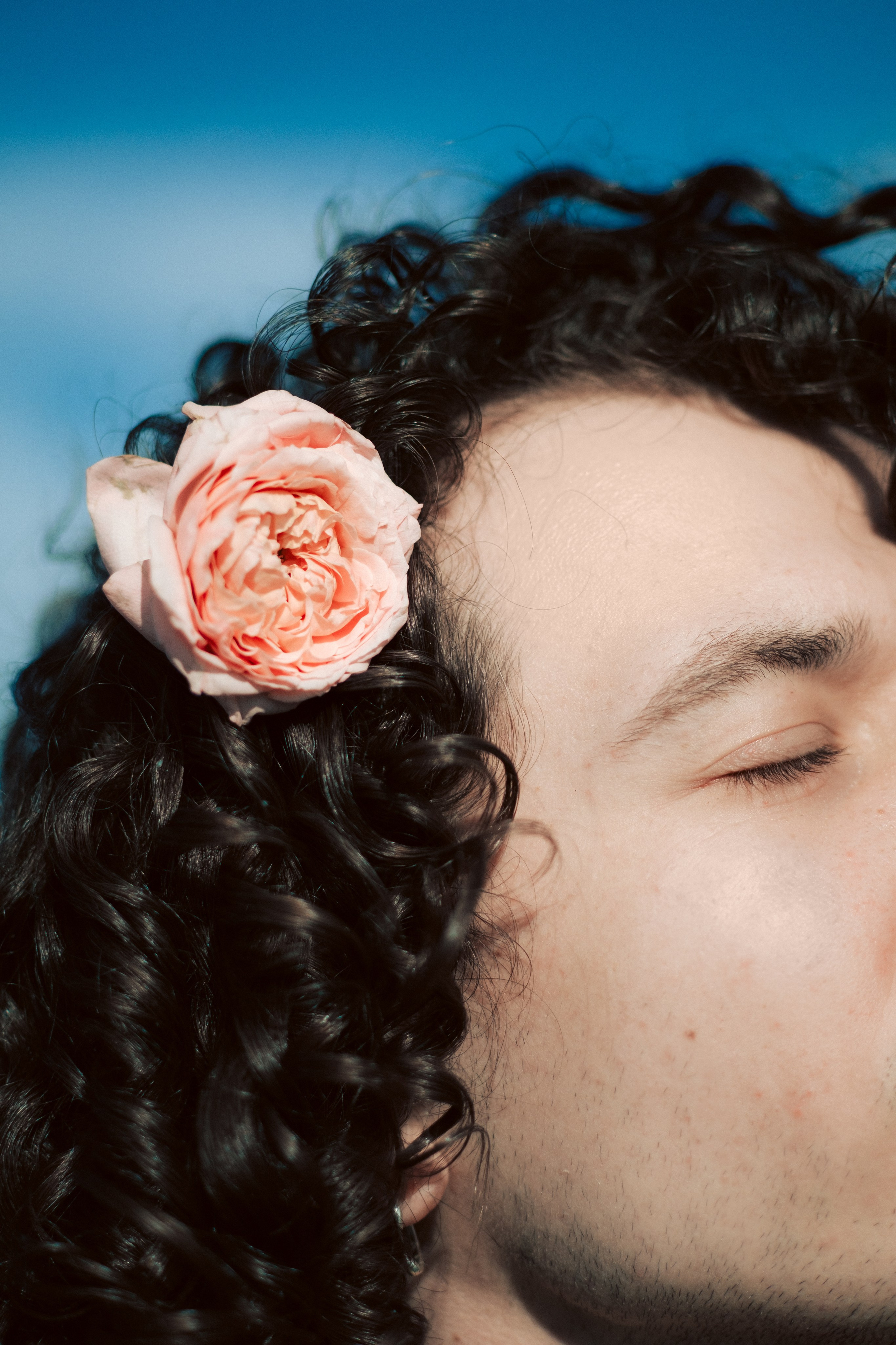 Костя. Съёмка с цветами в поле. Lickord