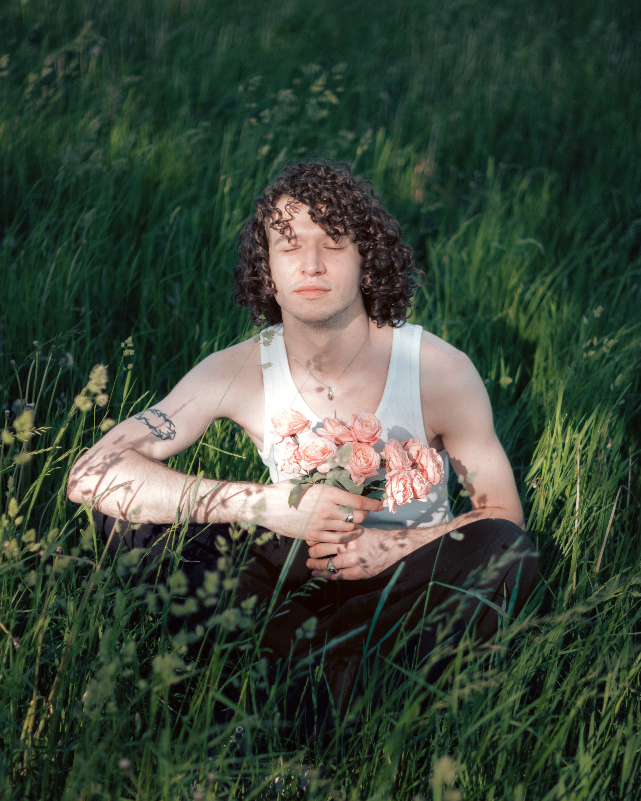 Костя. Съёмка с цветами в поле. Lickord