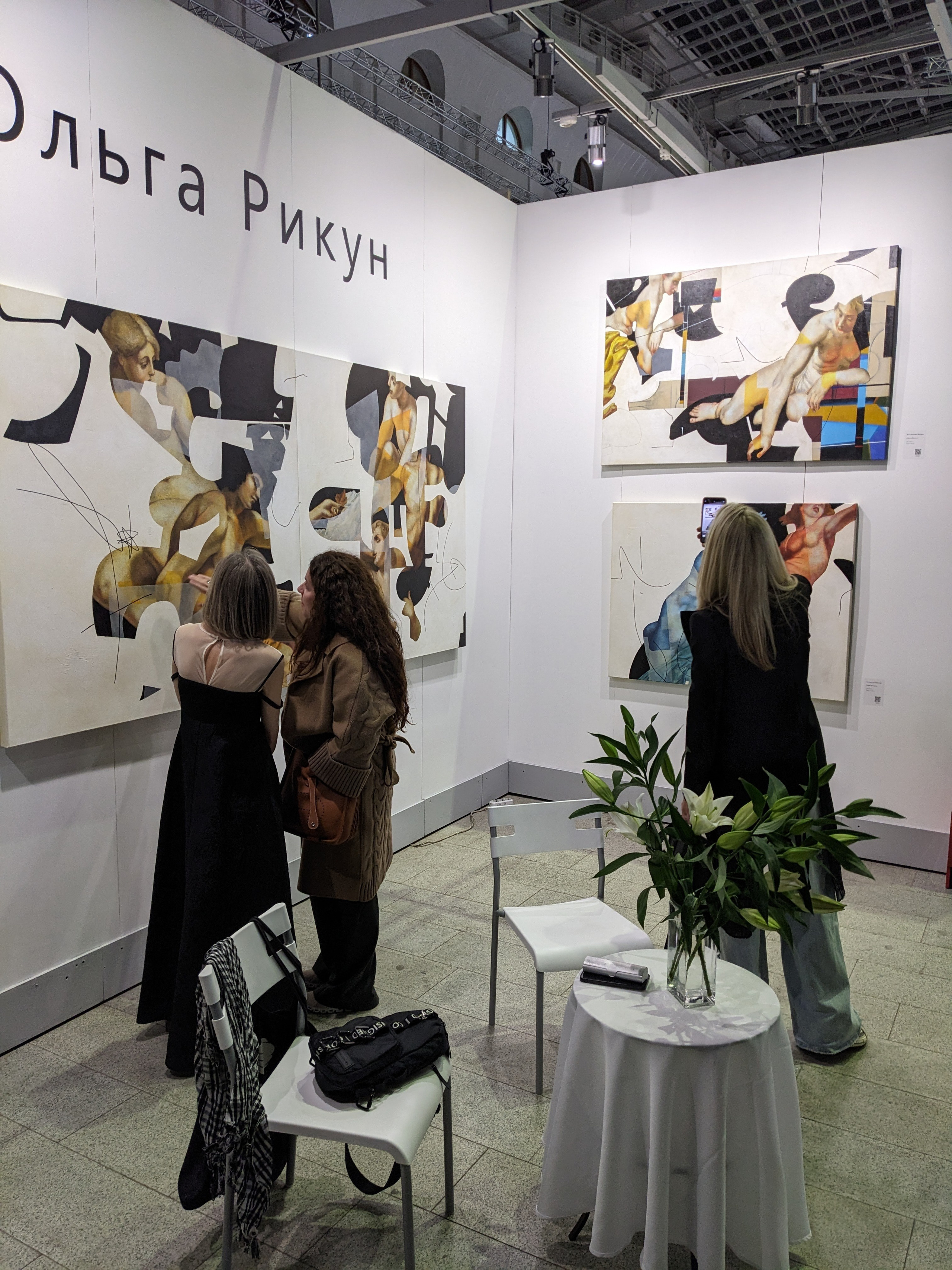 Фото. Художник-абстракционист Ольга Рикун. Москва