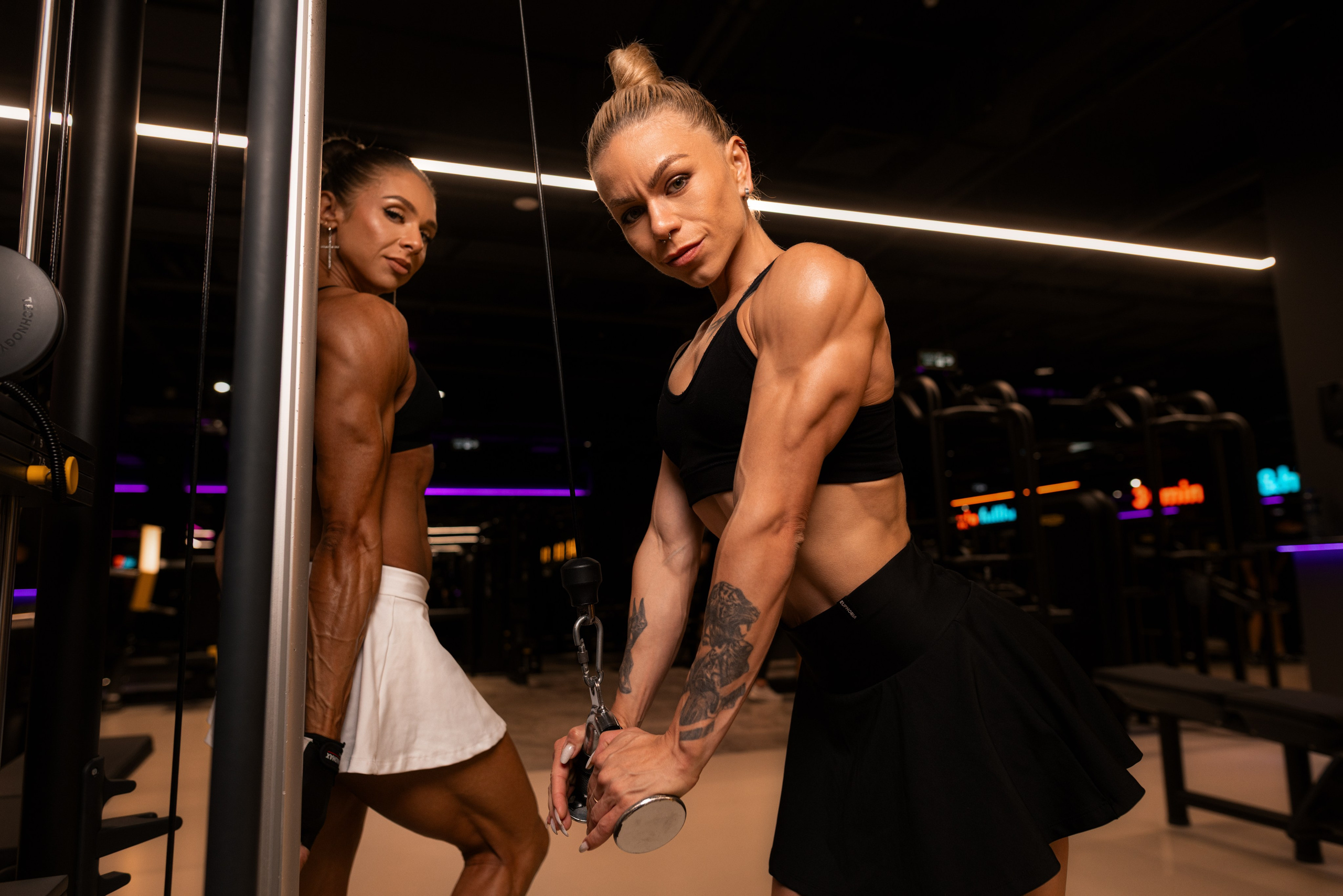 Съемка в тренажерном зале с Марией и Викторией для себя и контента. Дмитрий Шульгин, портретный фотограф в Воронеже