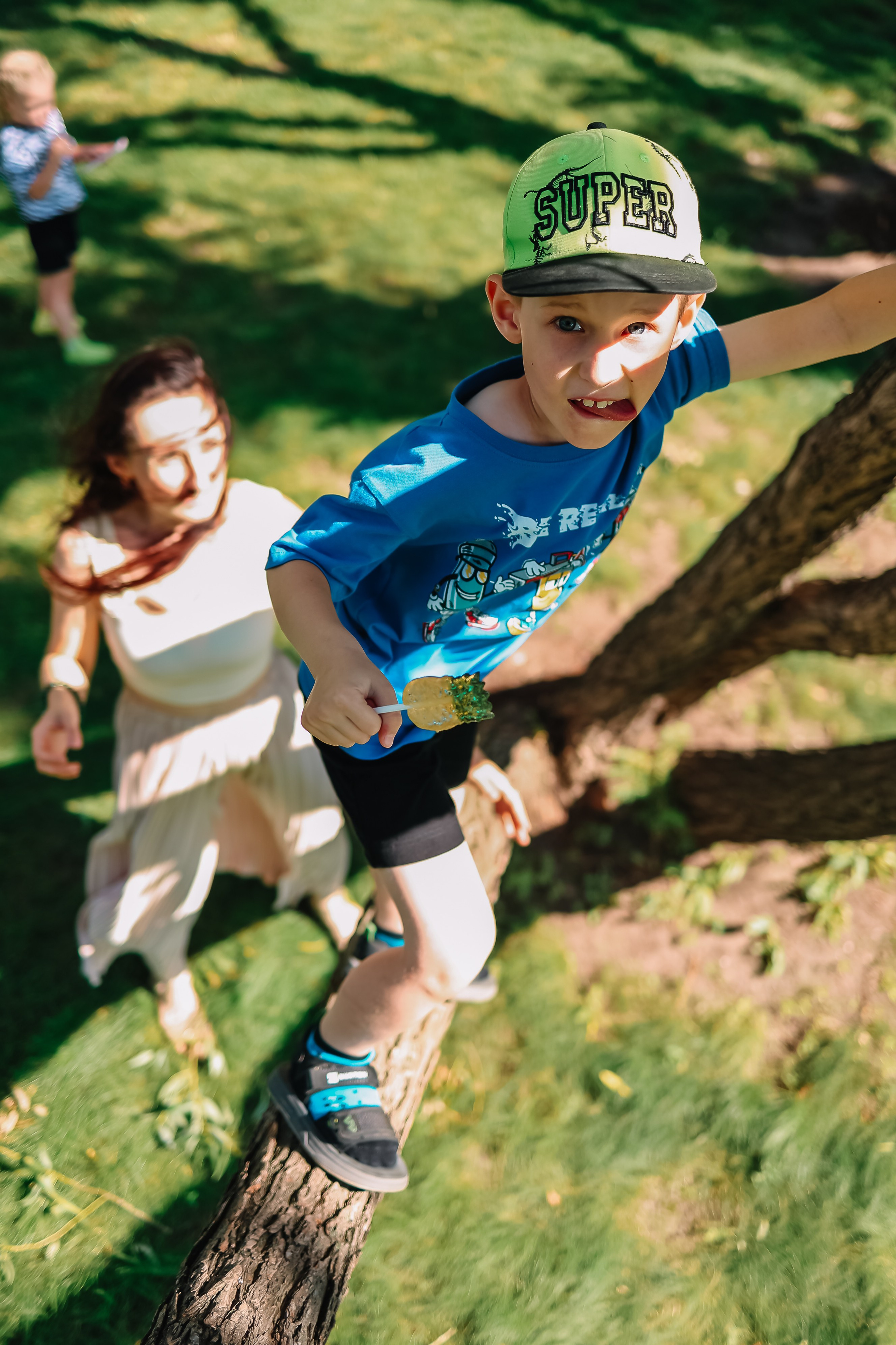 алёна малахова фотограф новосибирск семейный детский домашняя фотосессия в новосибирске день рождения репортажная съёмка фотосессия с лошадьми на конюшне деревня алтай  на природе фотосессия в детском саду мама и сын