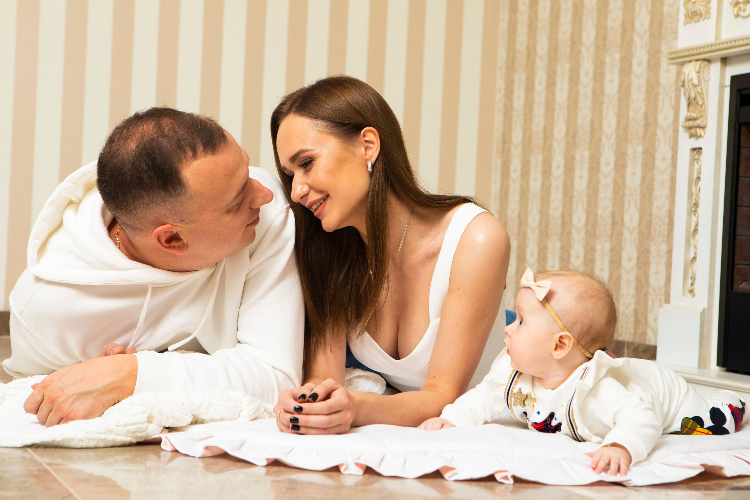 Семейные фото у Вас дома «Ася Игорь Алина ". ФОТОХУДОЖНИК