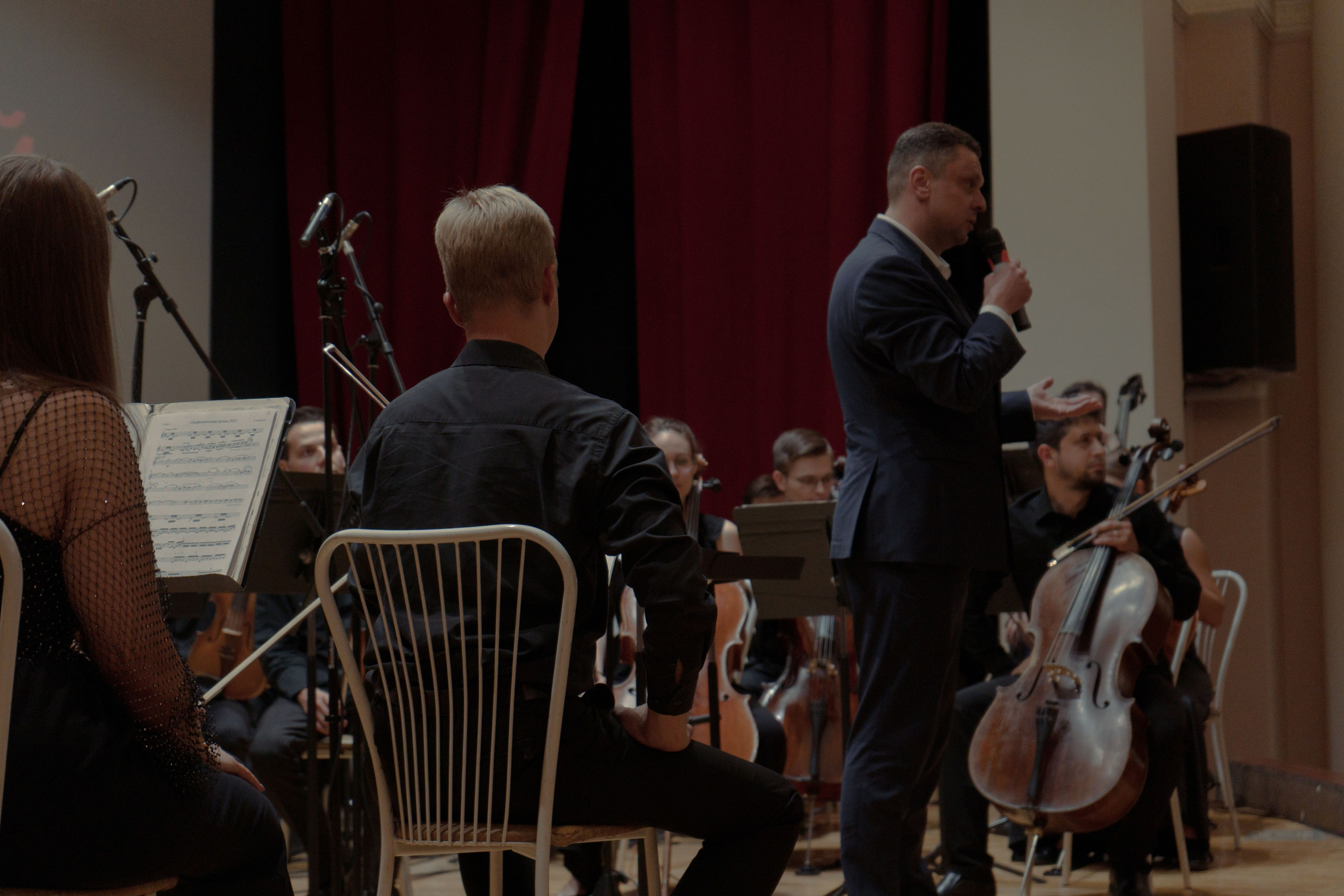 Премьера фильма «На стыке жанров». Юля Мурашова портретный и документальный фотограф