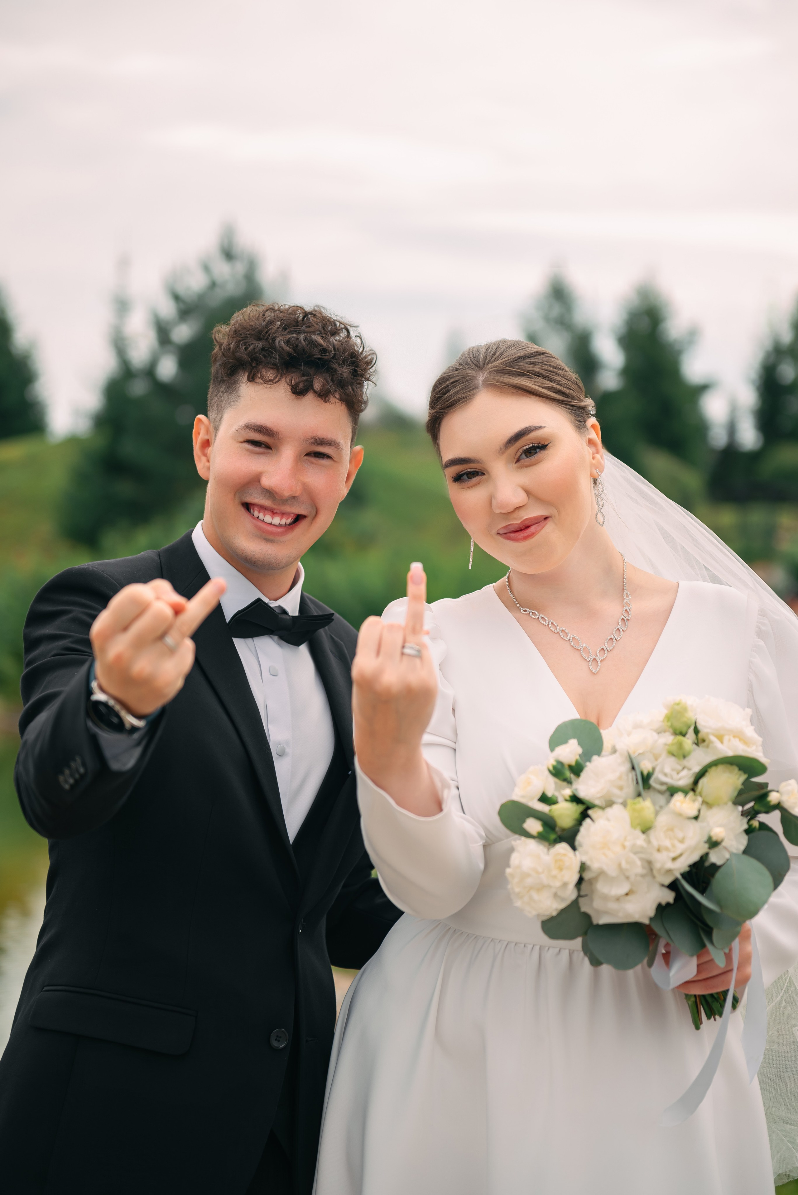 Свадебная фотосессия в парке отдыха «Лесная сказка» Лесная Поляна г. Кемерово