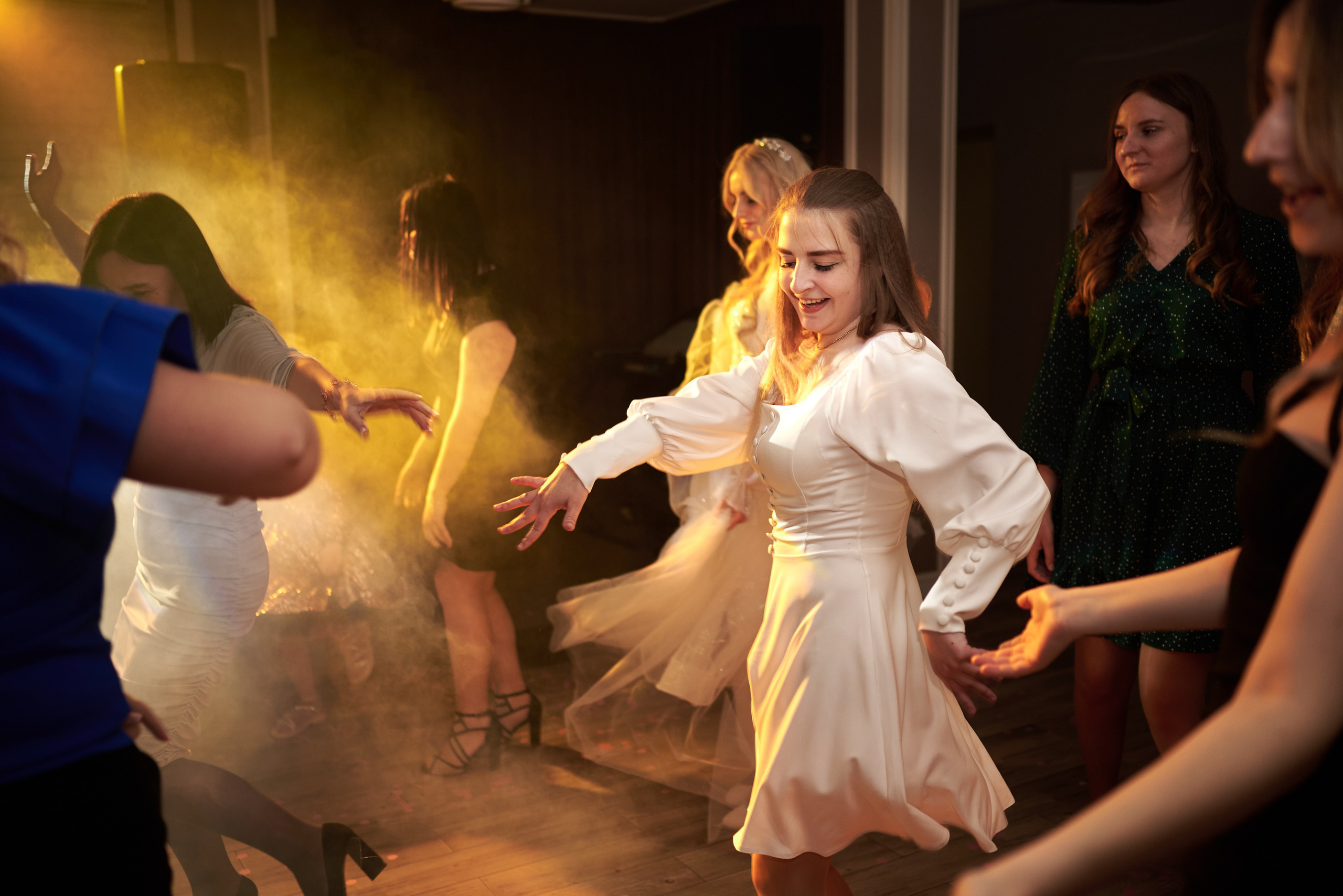 Фотограф Старый Оскол, Губкин. Свадебная фотосессия, доступная цена. Профессиональный фотограф Старый Оскол, Губкин — свадьба, венчание, крещение, юбилей и день рождения