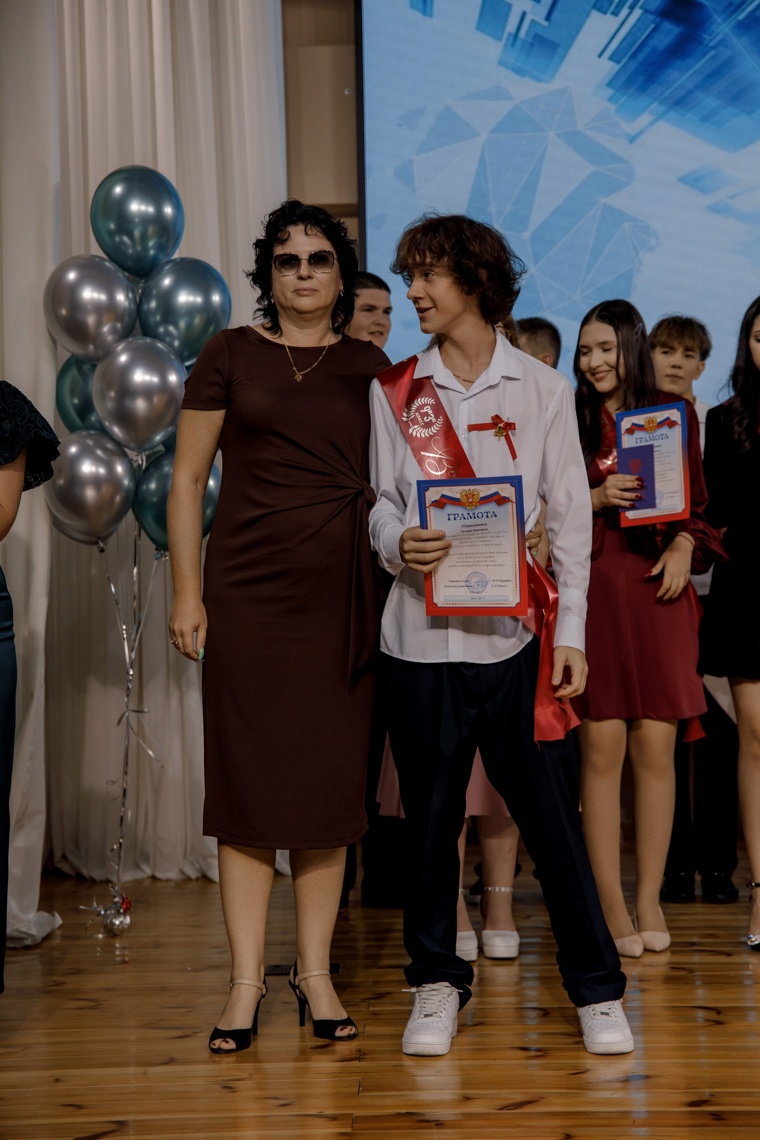 Выпускной школа 107 г Краснодар. Выпускные альбомы в Краснодарском крае