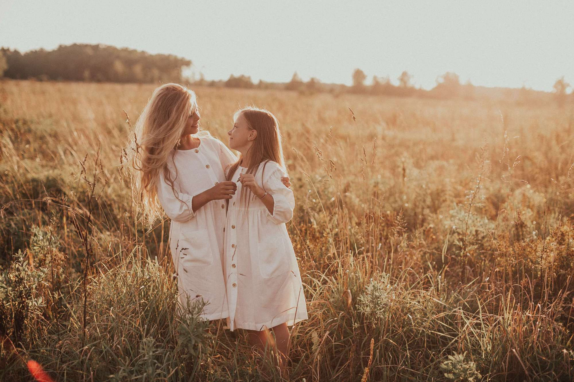 Катя Аня в поле. Семейный и детский фотограф в Москве Кузьмина Мария