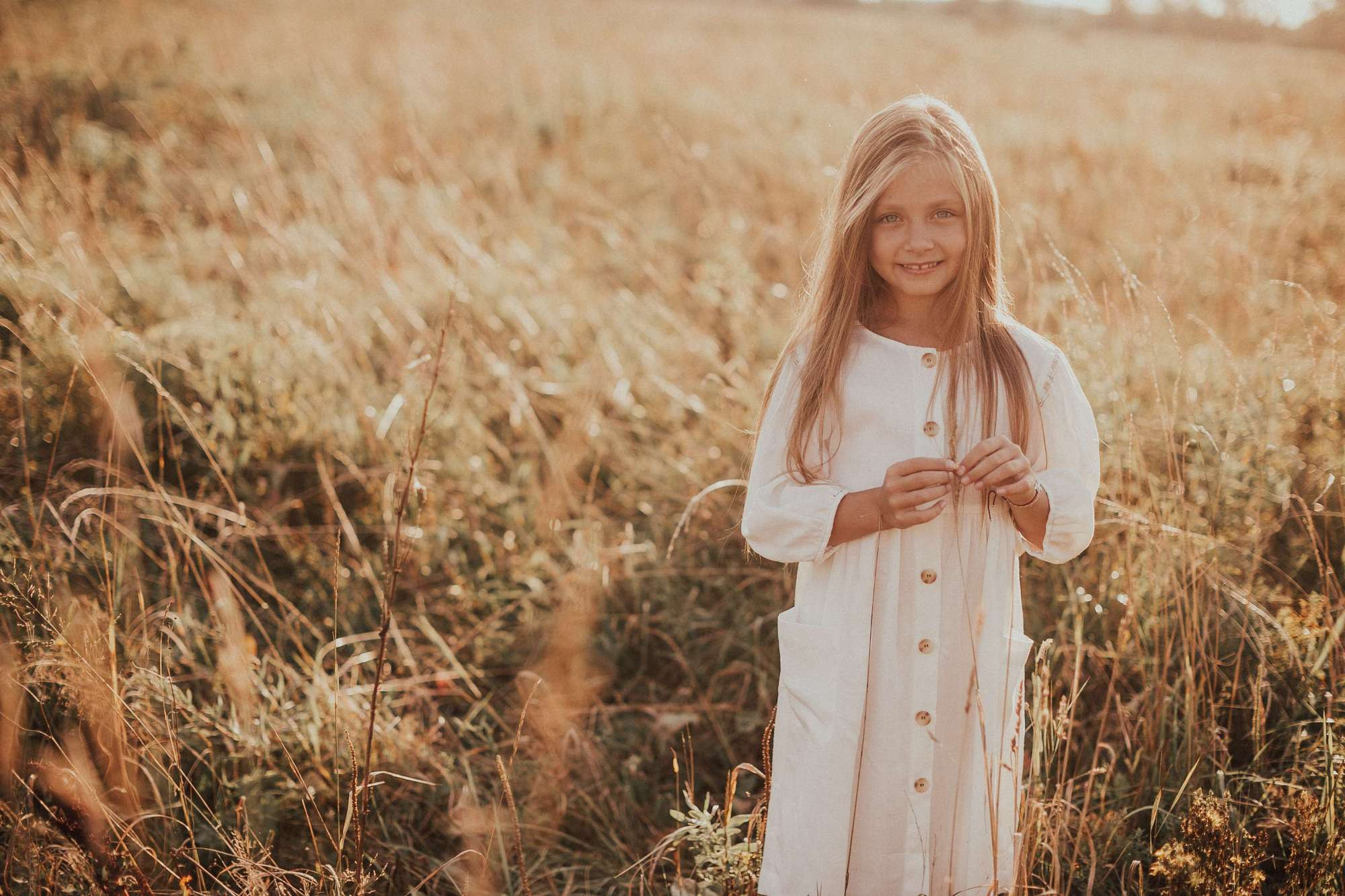 Катя Аня в поле. Семейный и детский фотограф в Москве Кузьмина Мария