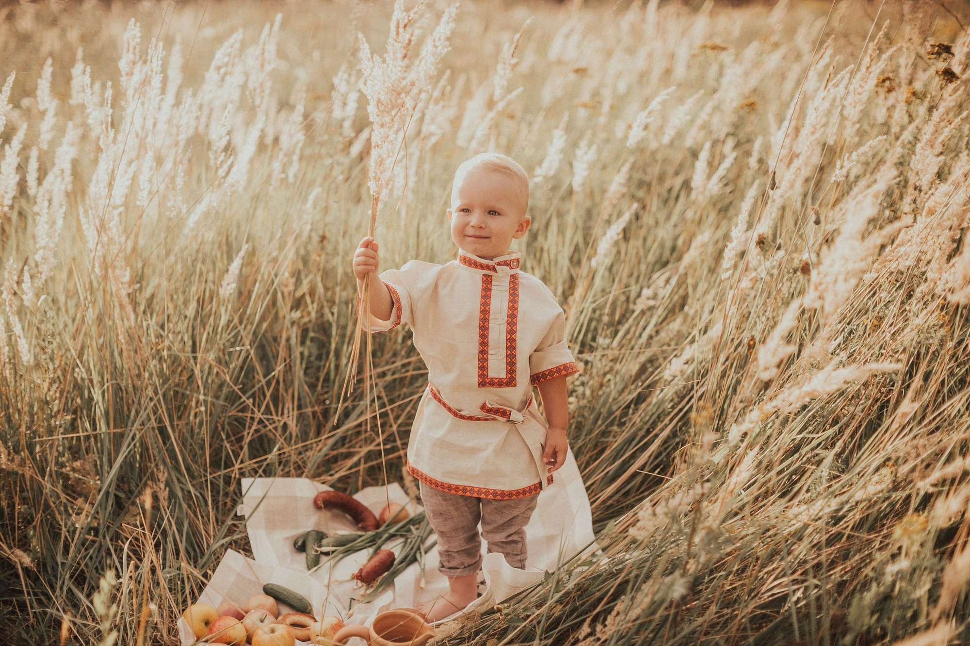 Миша в поле. Семейный и детский фотограф в Москве Кузьмина Мария