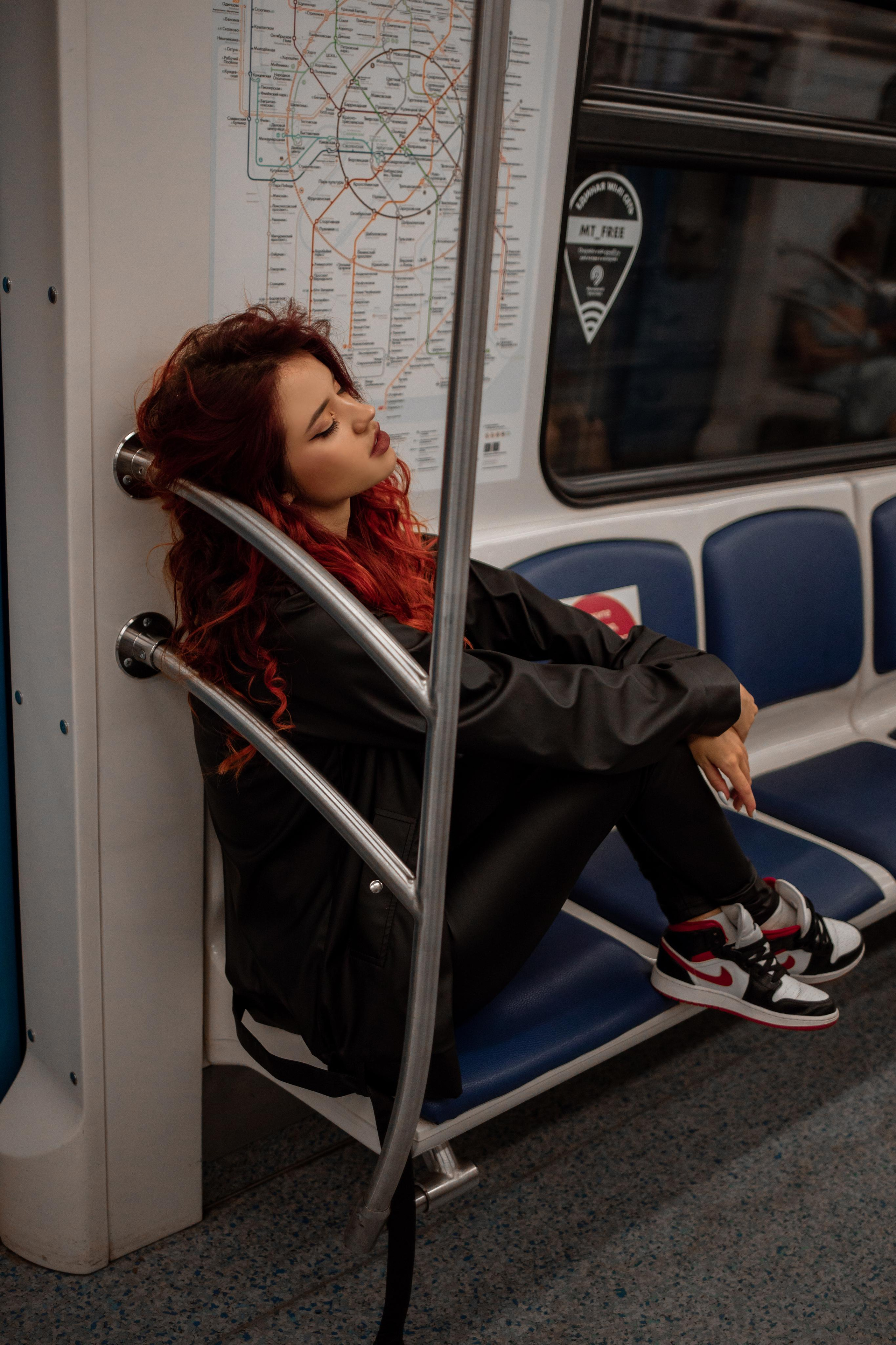 Оля прогулка в метро. Семейный и детский фотограф в Москве Кузьмина Мария