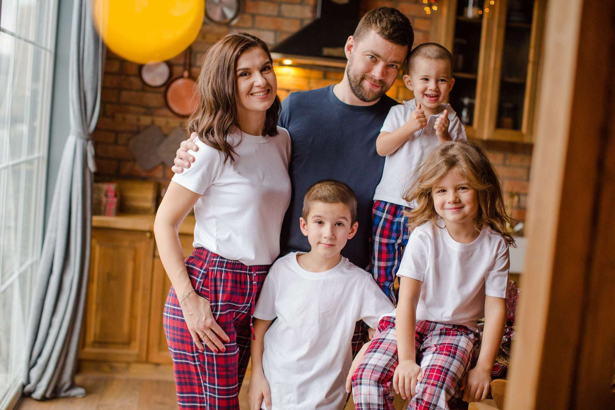 Артем, Вика с детьми. Семейный и детский фотограф в Москве Кузьмина Мария