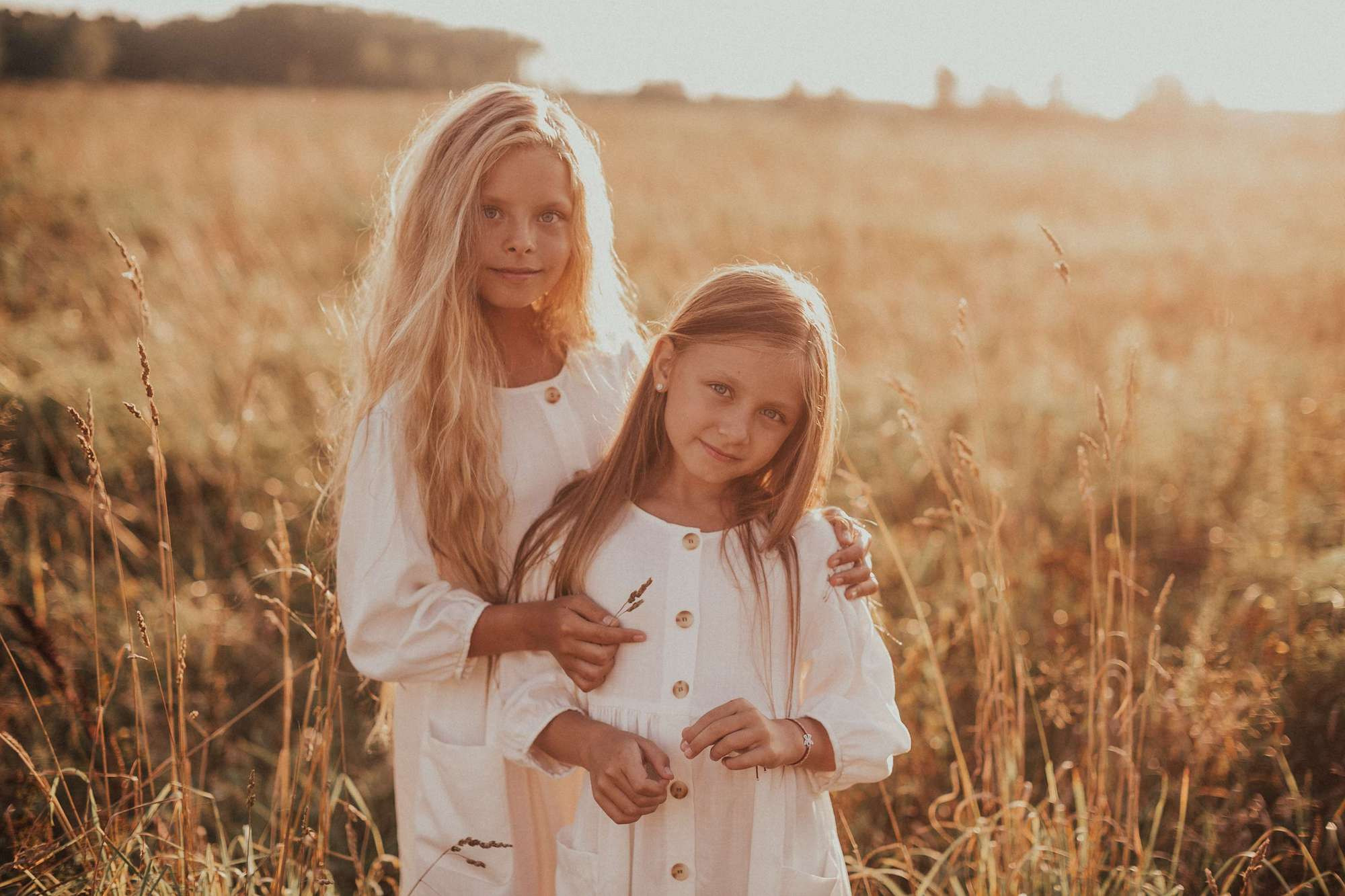 Катя Аня в поле. Семейный и детский фотограф в Москве Кузьмина Мария