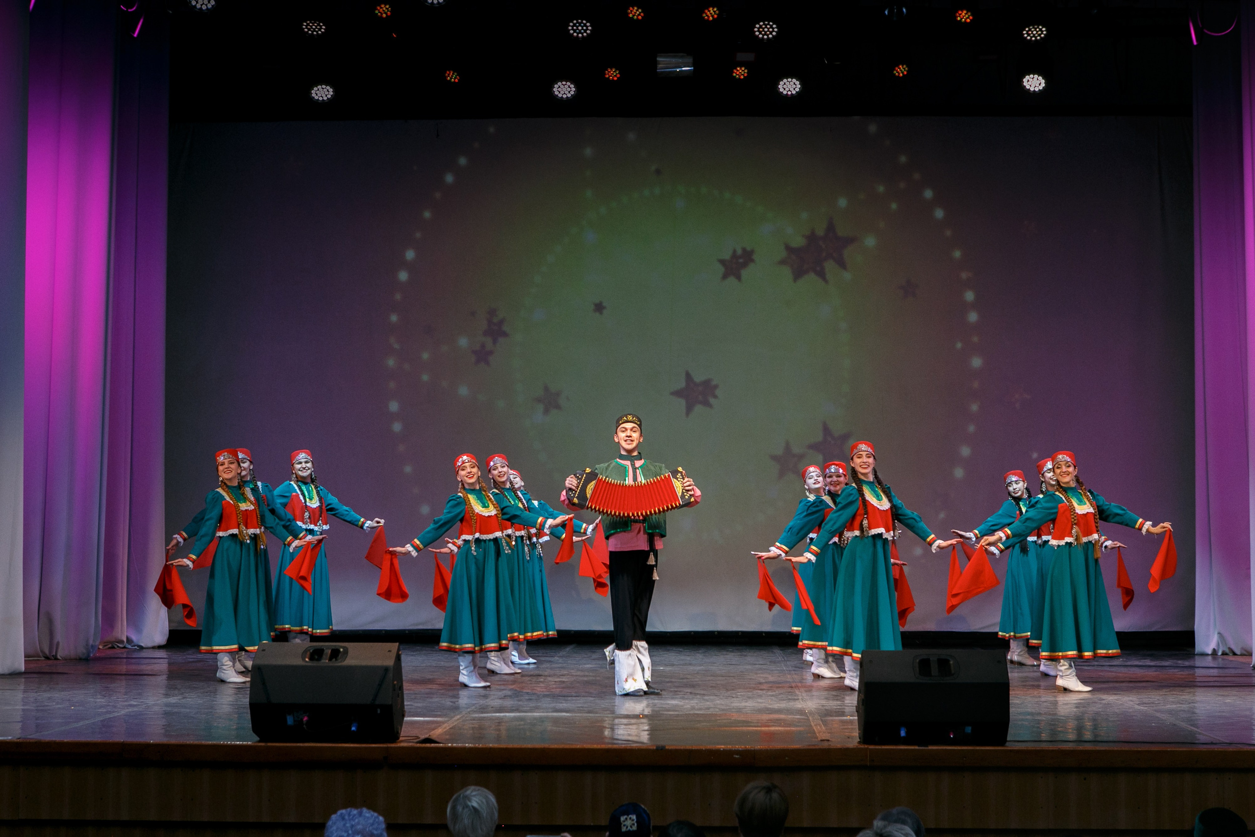 Межрегиональный фестиваль «Сибирские звезды». Контент фотограф, съемка для маркетплейсов, фуд съемка и репортажи в Новосибирске Ралия Галеева