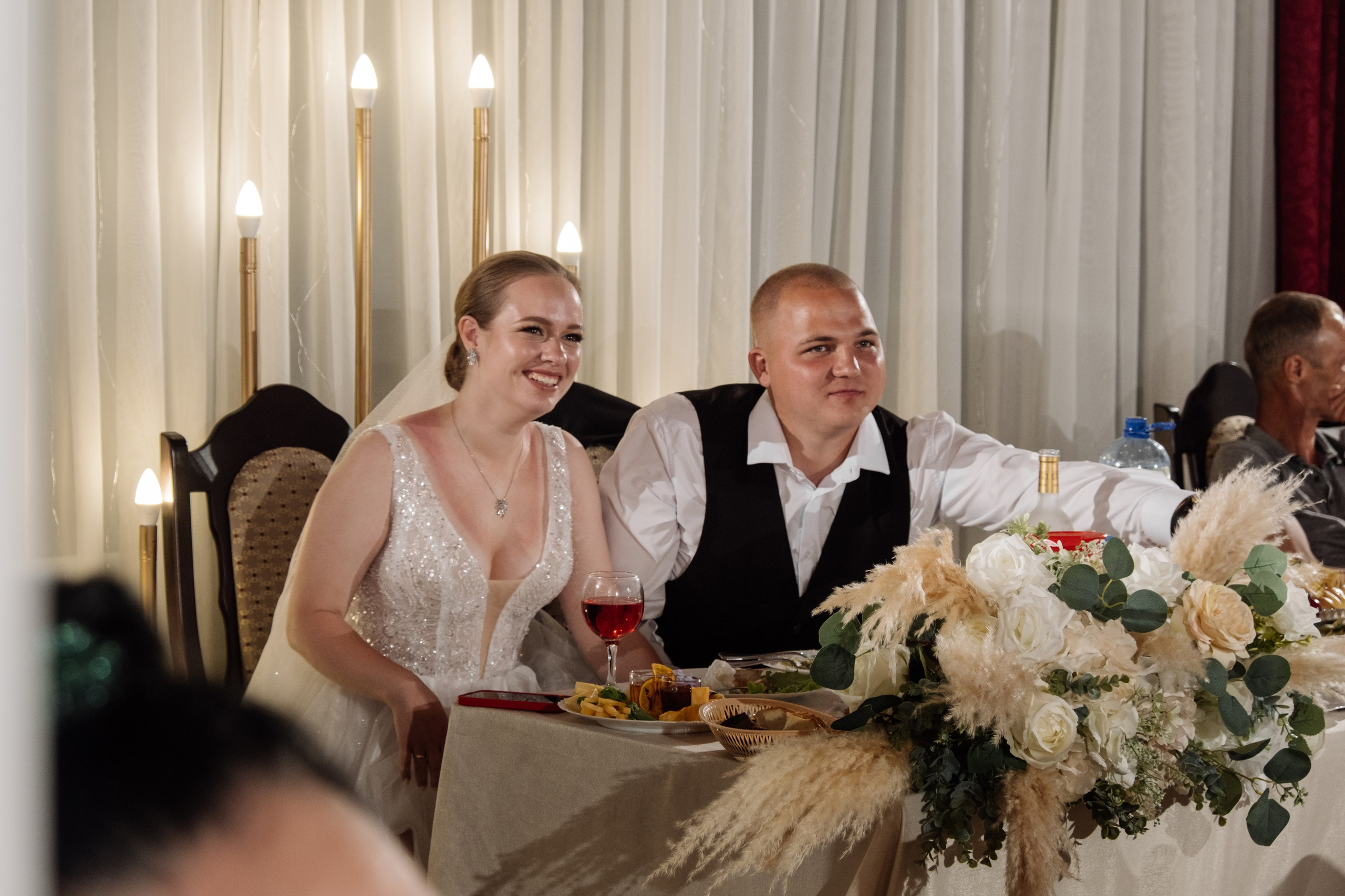 Свадебный ретопртаж. Профессиональная фотосъемка в Крыму. Натуральные эмоции и живые кадры. Забронируйте дату прямо сейчас!