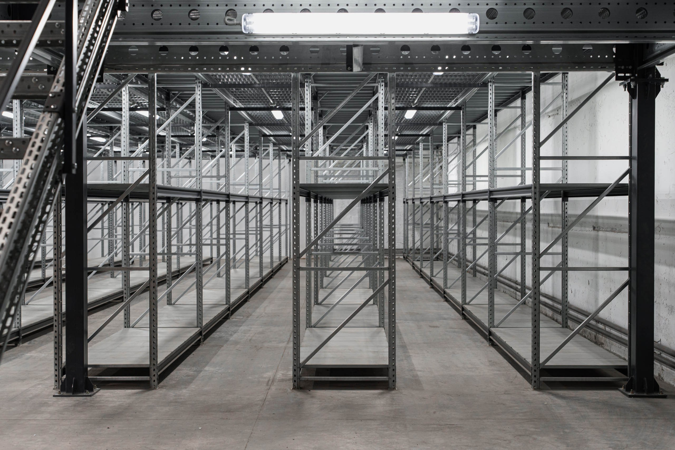 Фотосъемка для ООО «ПГС-К», системы хранения. Интерьерный фотограф и ретушер в Красноярске Денис Антропов