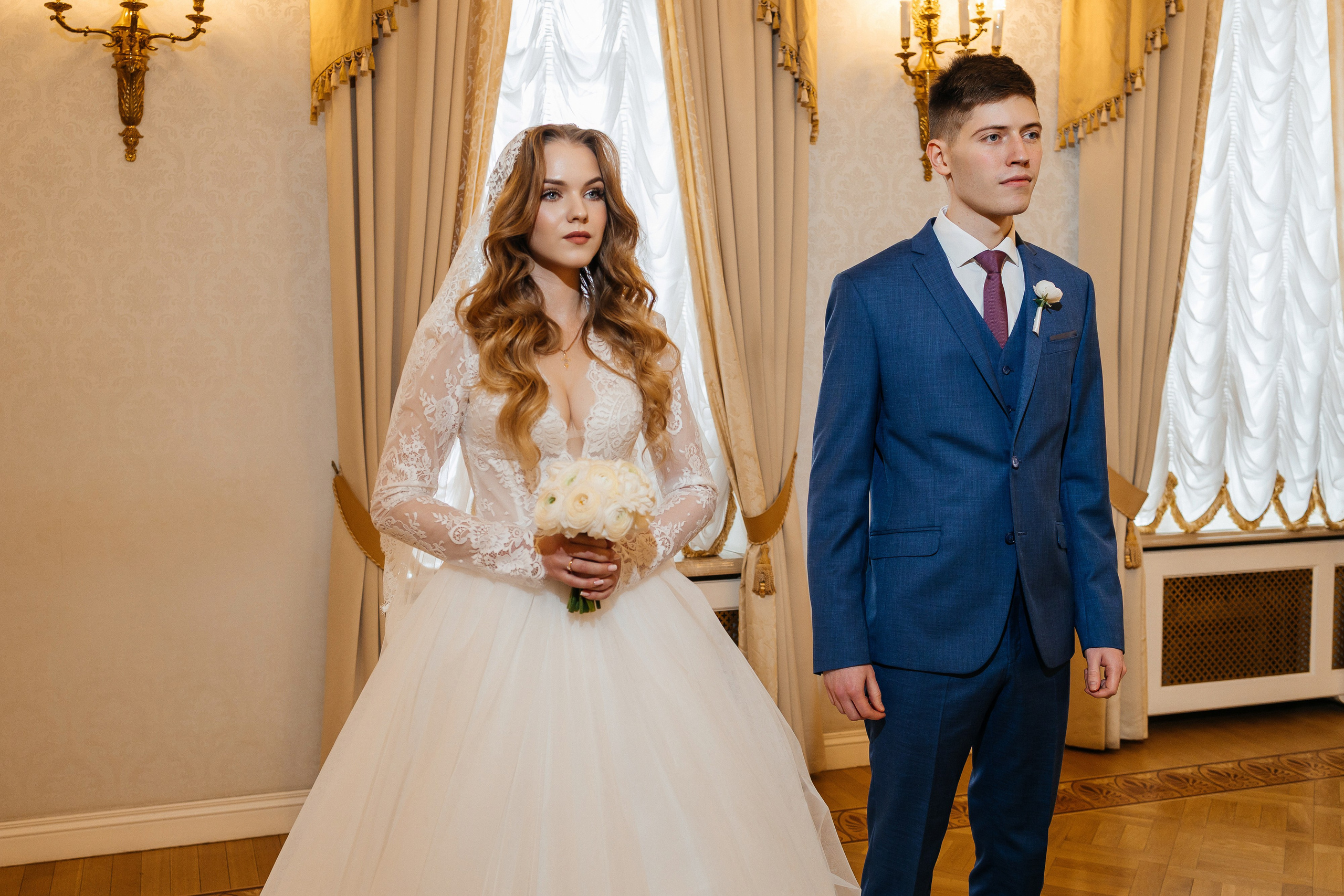 Роскошное утро пары в номере отеля. Олег Сверчков | Свадебный фотограф Вологда