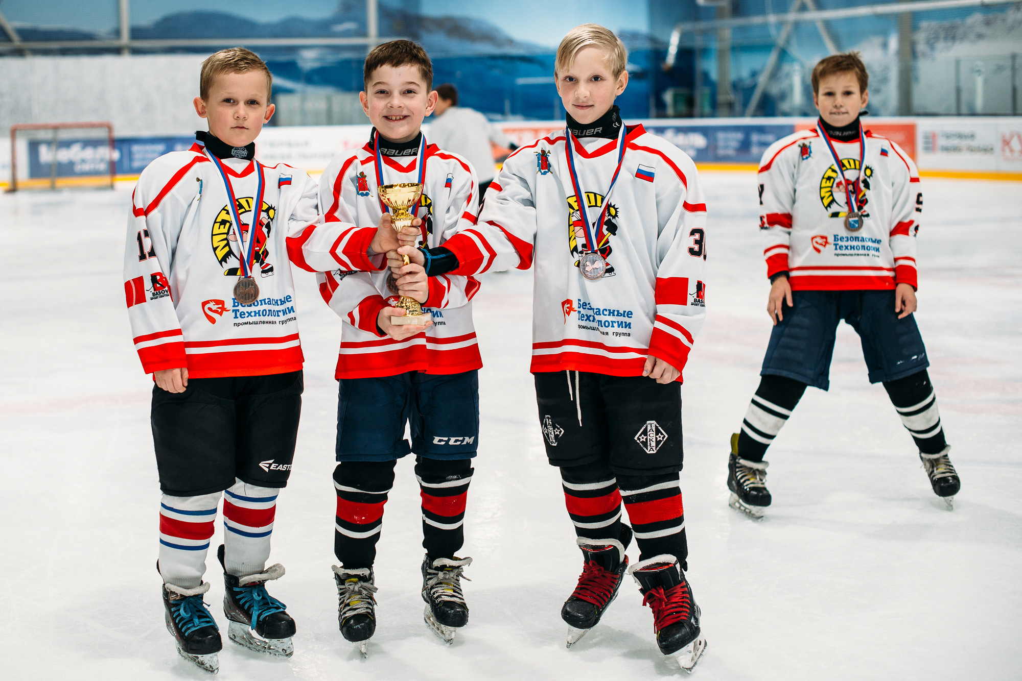 Награждение юных хоккеистов