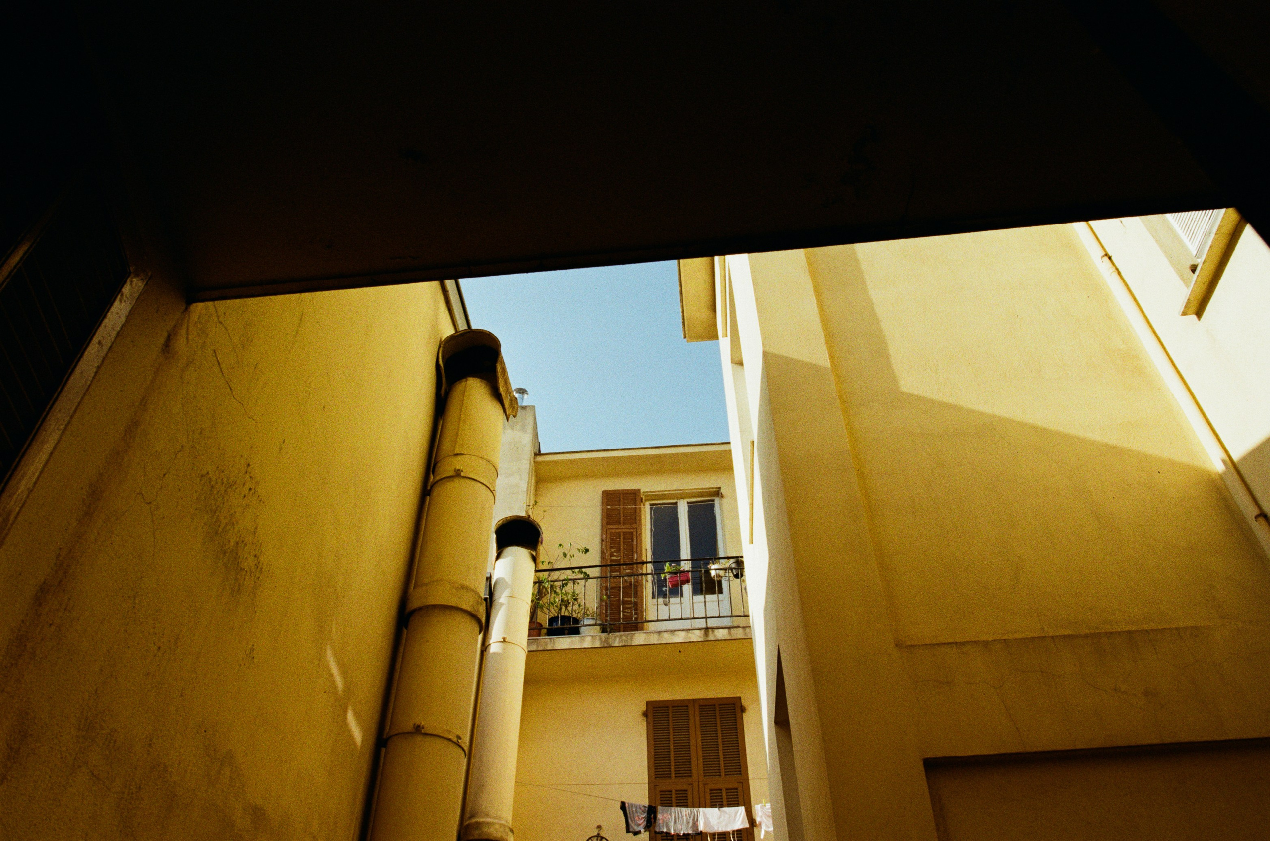 The contract // france, nice. EVER EXPOSED