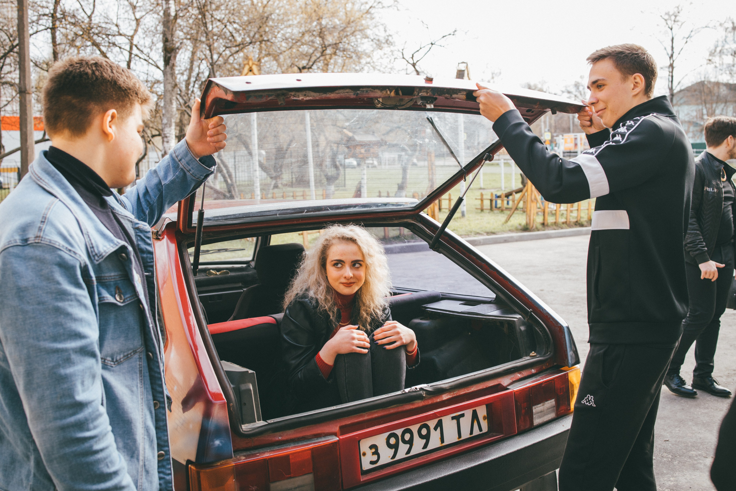 Фотосессия для выпускного альбома в стиле 90х. Москва. Выпускные альбомы в Серпухове