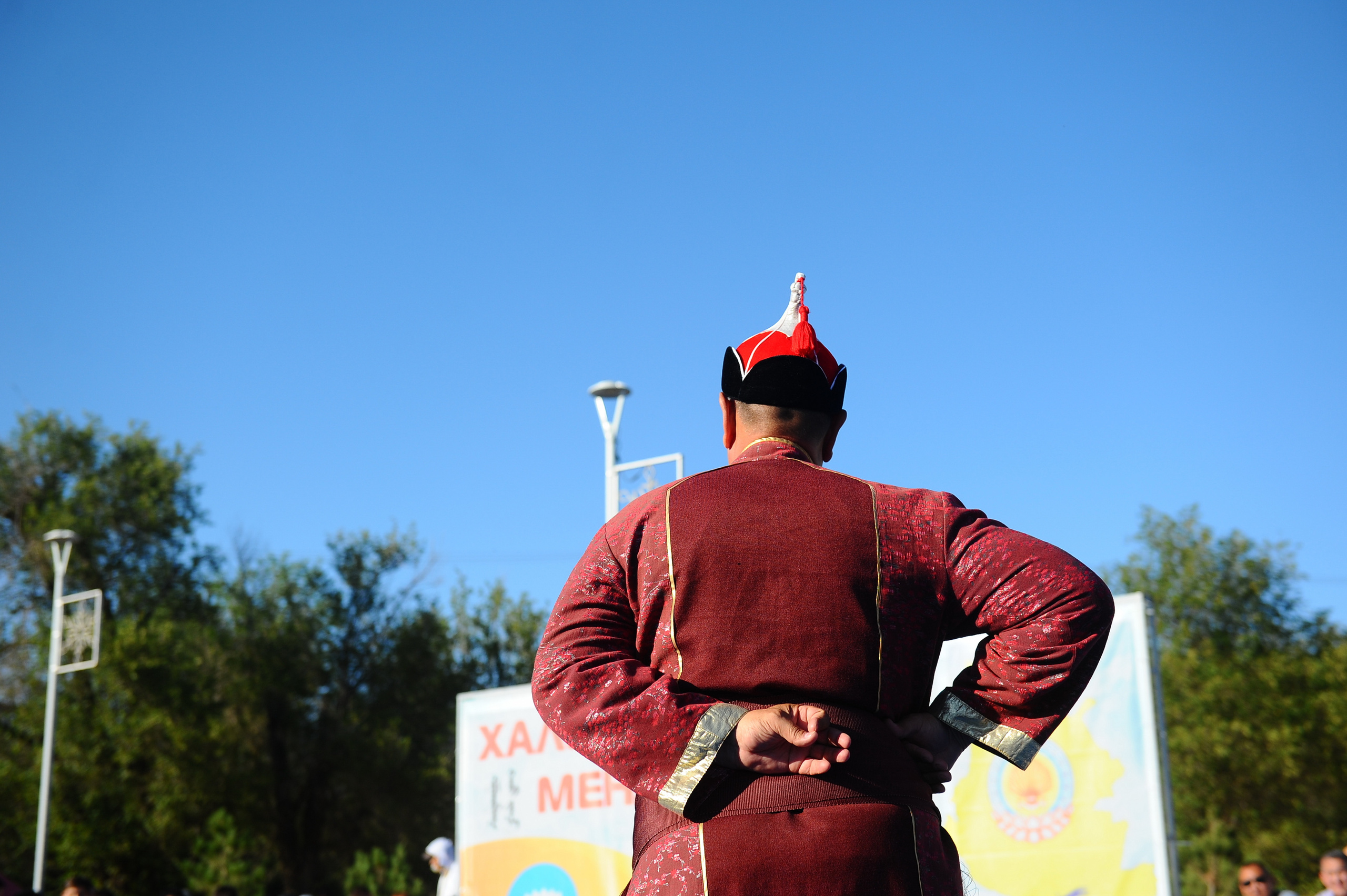 Почему монахи в Калмыкии выливают молоко на костер?. Главная (Home)