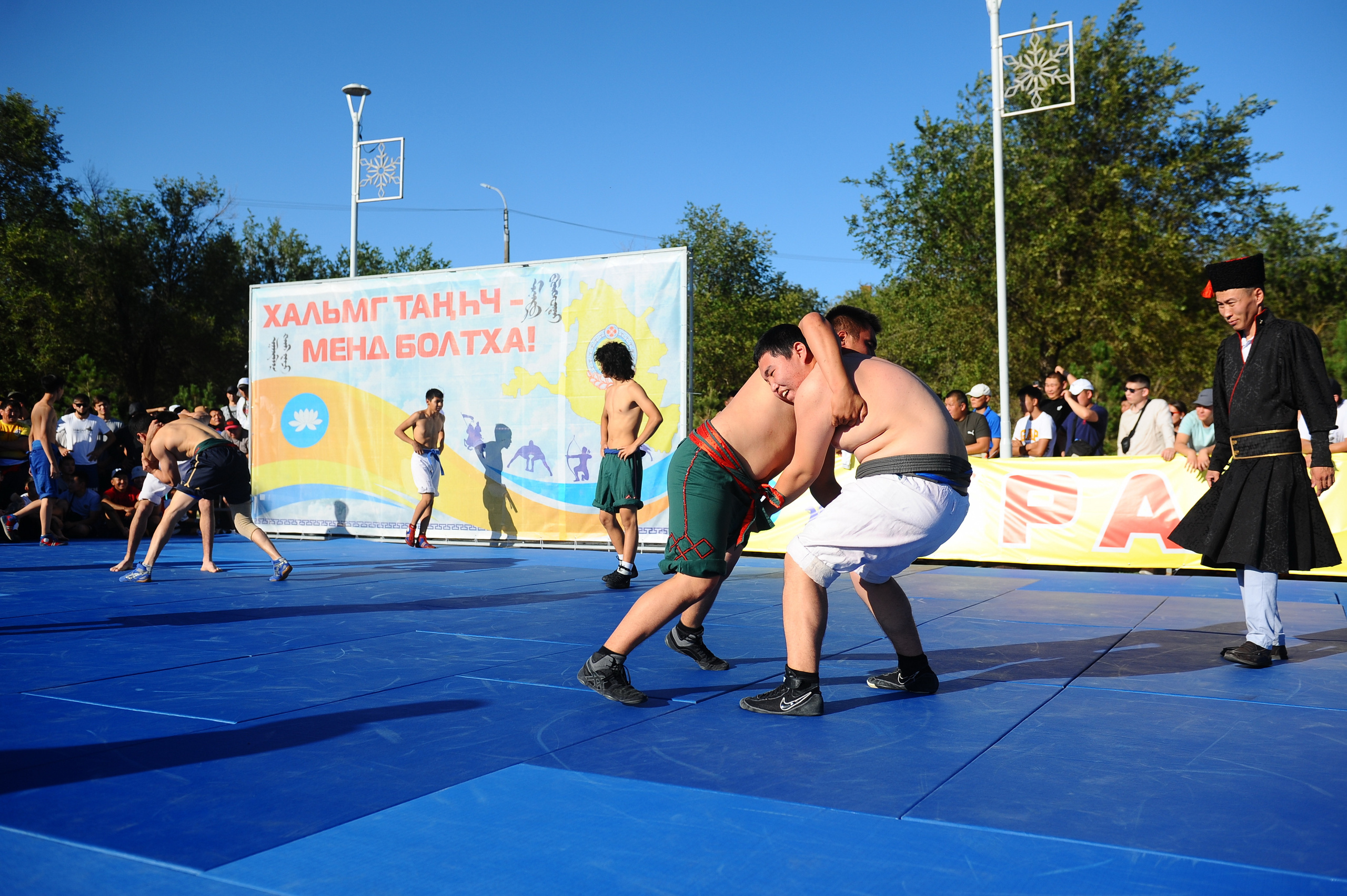 Почему монахи в Калмыкии выливают молоко на костер?. Главная (Home)