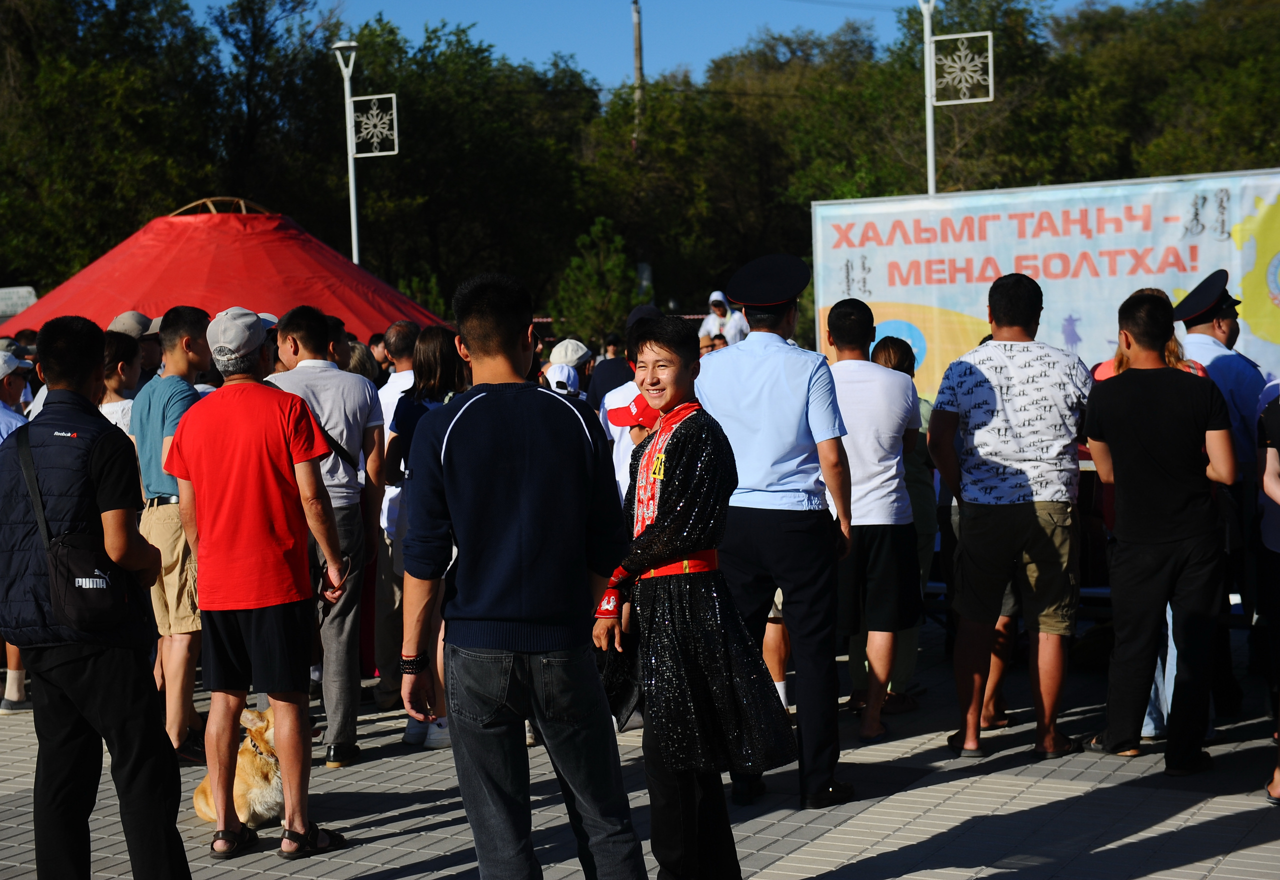 Почему монахи в Калмыкии выливают молоко на костер?. Главная (Home)