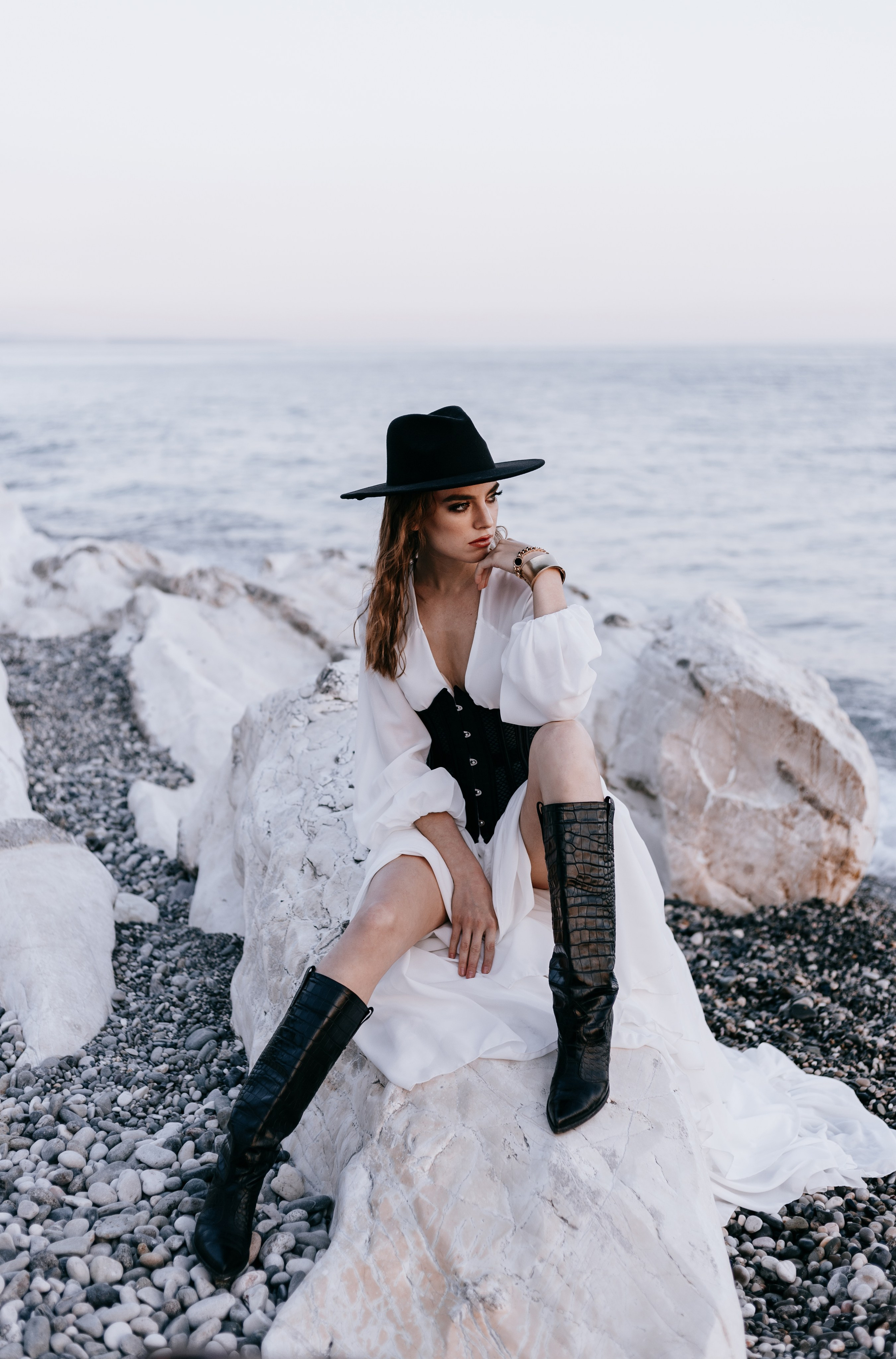 На белых скалах. Photographer Victoria Slavnova