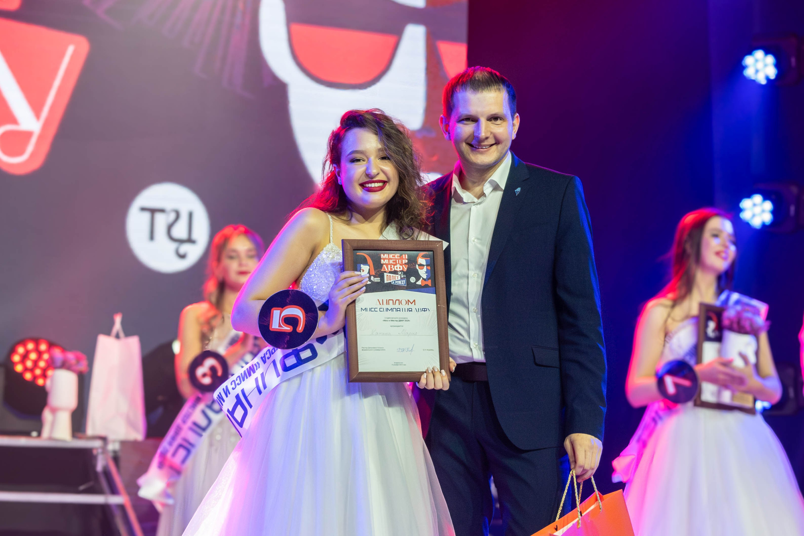 Мисс и Мистер ДВФУ 2024. Репортажный фотограф во Владивостоке Анастасия Кострова