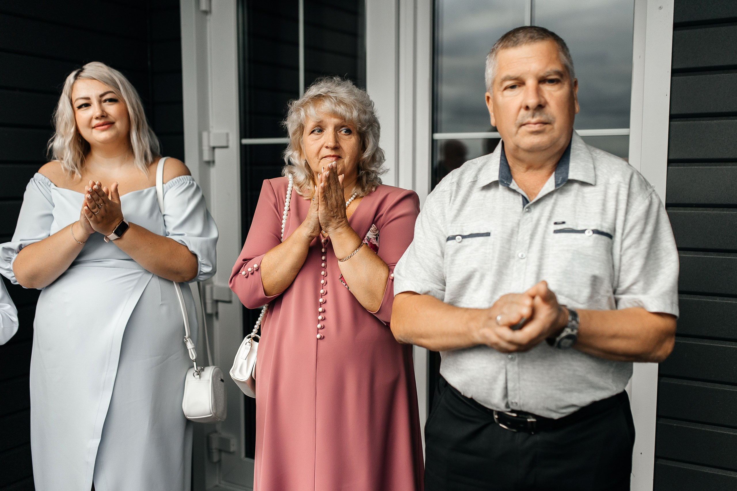 Здравствуйте! Я&nbsp;свадебный фотограф из&nbsp;Ульяновска, работаю в&nbsp;том числе по&nbsp;всей России и&nbsp;с&nbsp;выездом за&nbsp;границу. Снимаю свадьбы, lovestory, корпоративы, светский репортаж. Провожу обучение по&nbsp;фотографии, мастер-классы и&nbsp;воркшопы для других фотографов.