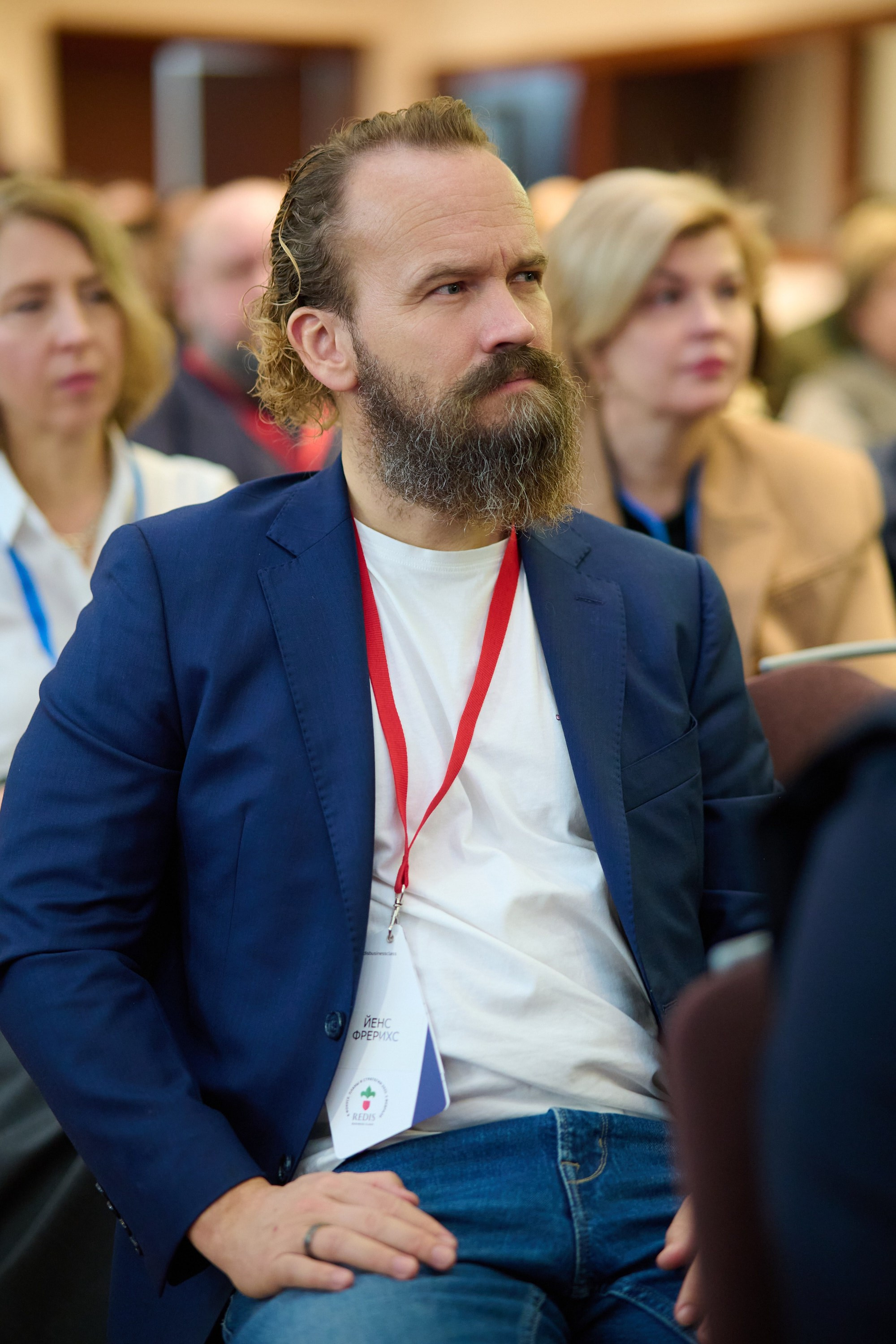 Redis Business Class — В фокусе. Планы и стратегии 2025. Репортажный фотограф в Москве и Санкт-Петербурге — Профессиональная съёмка мероприятий | Данила Золкин